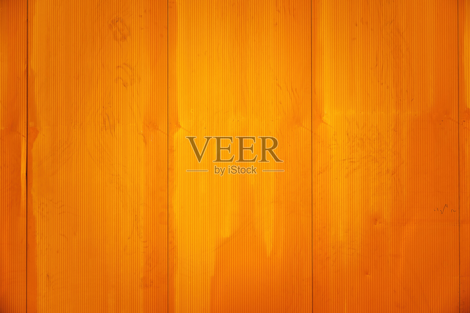 工业仓库的墙壁涂成黄色作为背景照片摄影图片