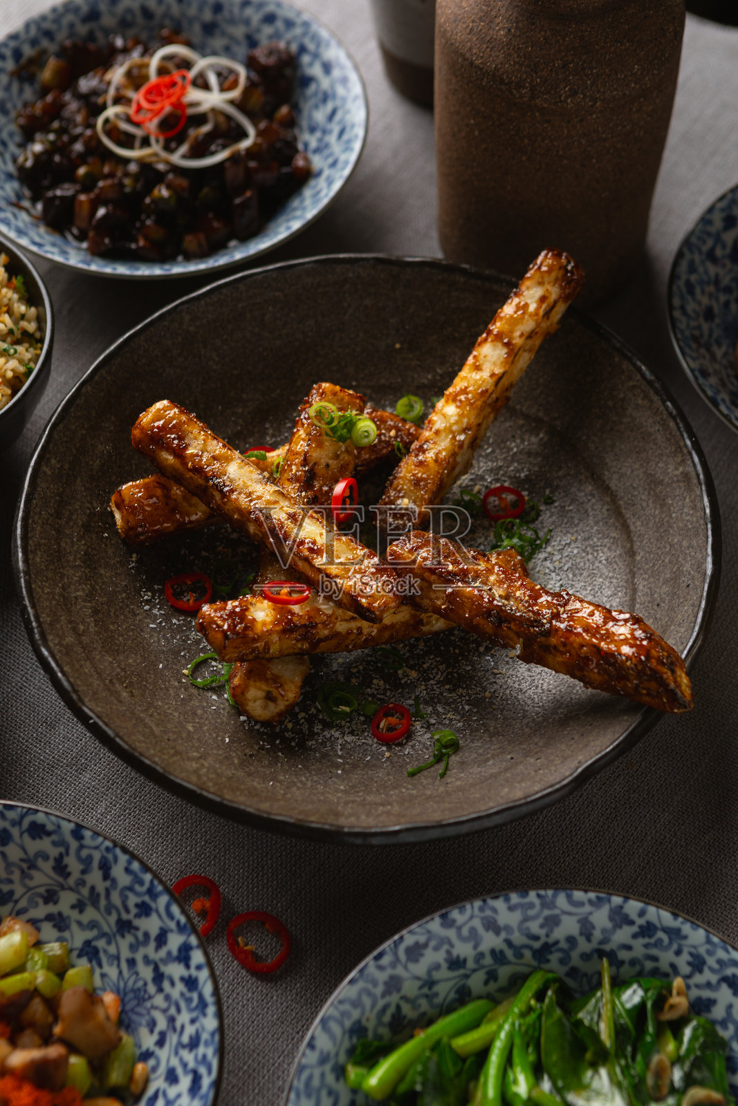 现代中餐照片摄影图片