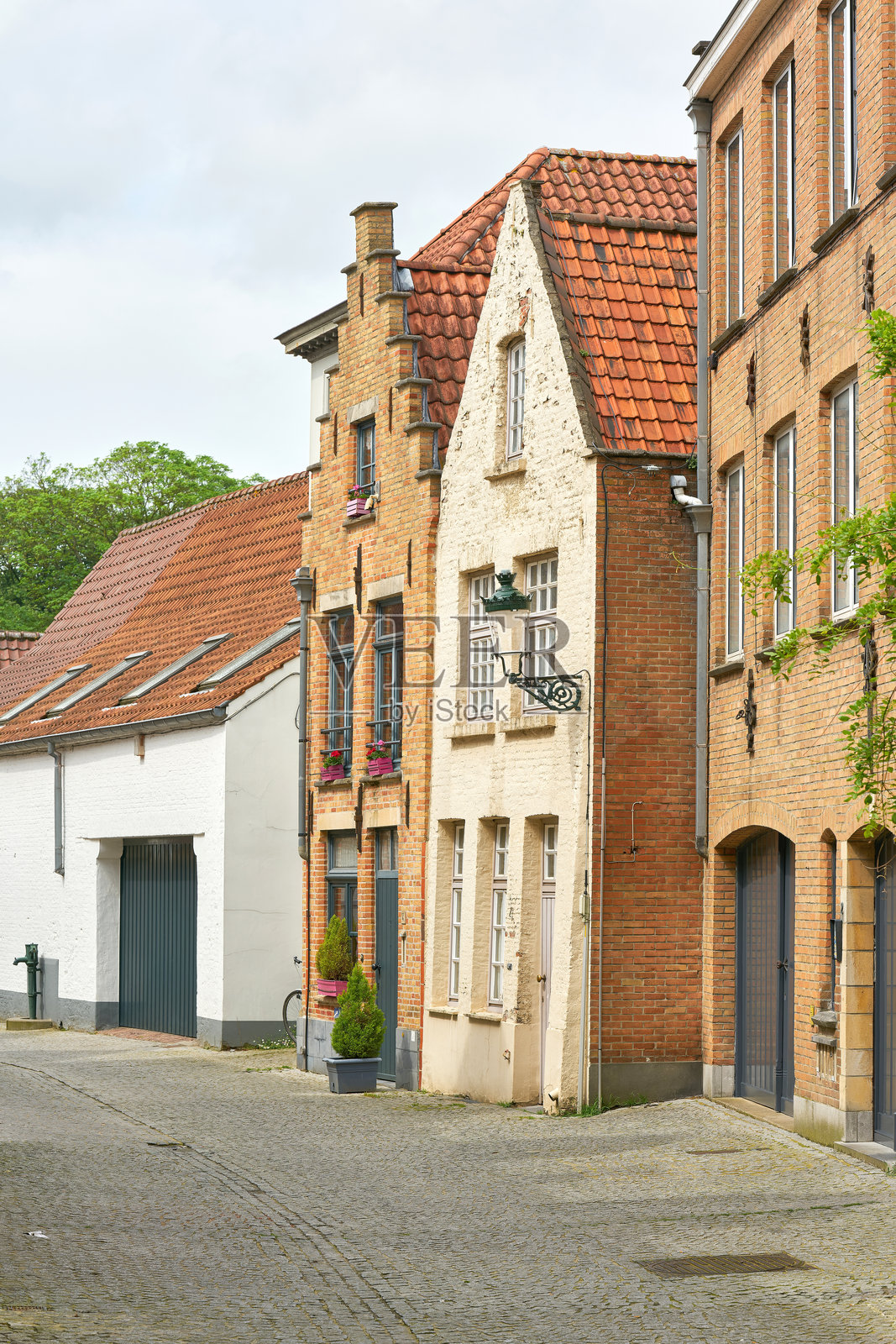 布鲁日精心翻新的住宅建筑照片摄影图片