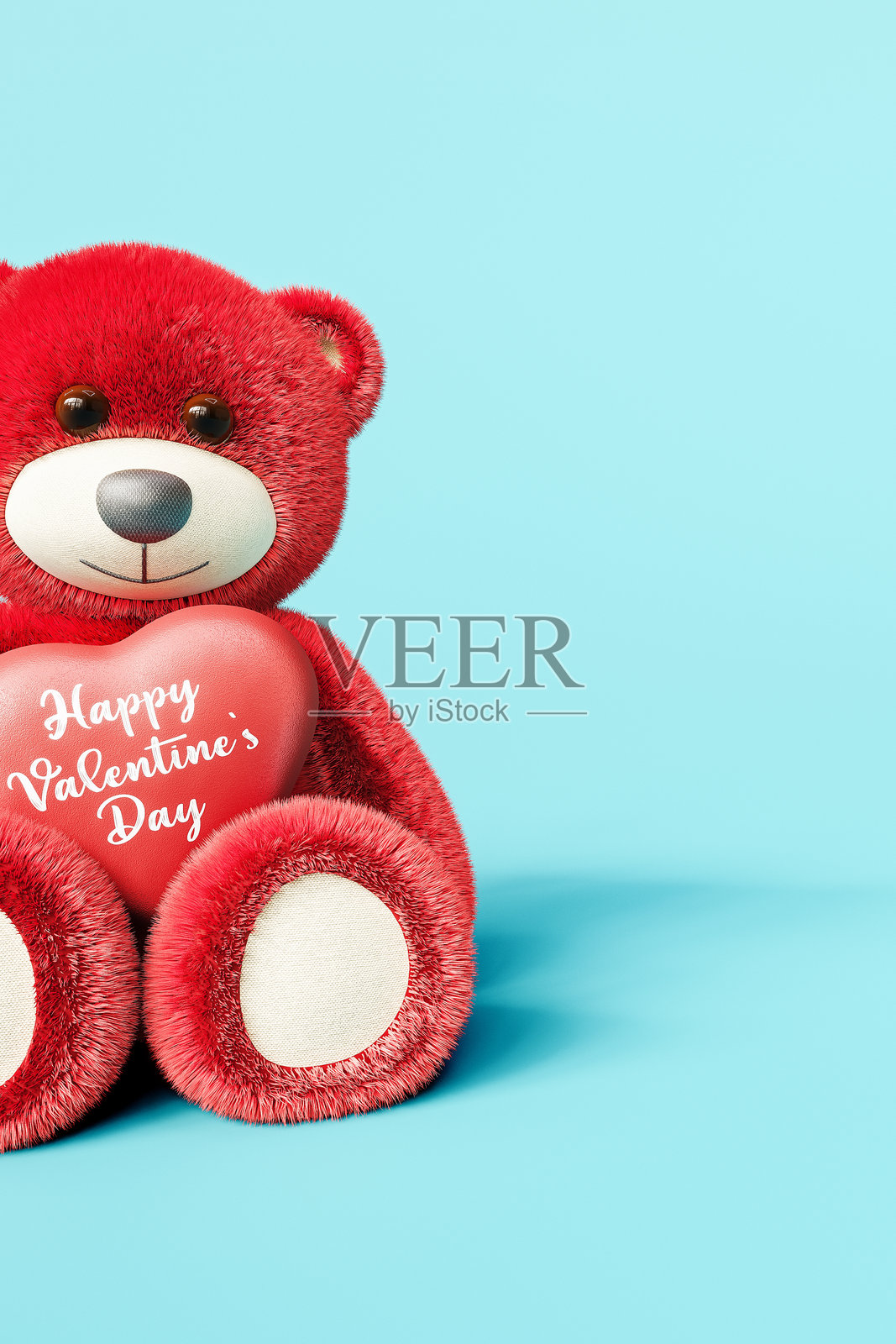 红色毛茸茸的泰迪熊抱着心形图案,背景为蓝色,上面写着“情人节快乐”。情人节贺卡设计。照片摄影图片