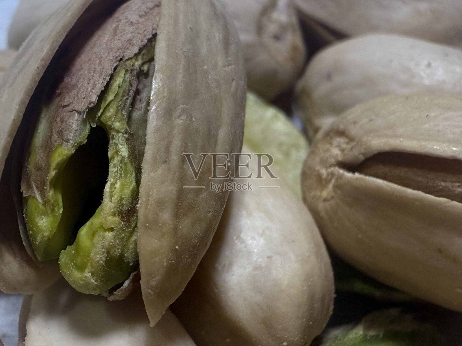 自然的宝藏:开心果的内部照片摄影图片