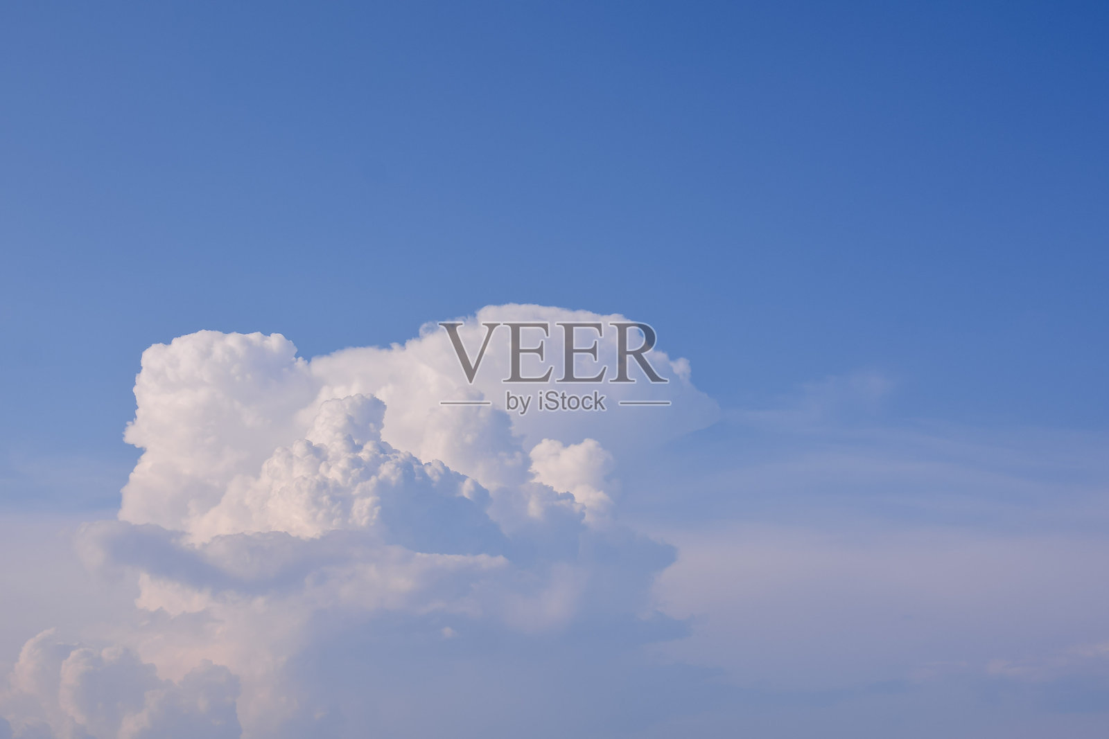 天空中的云彩照片摄影图片