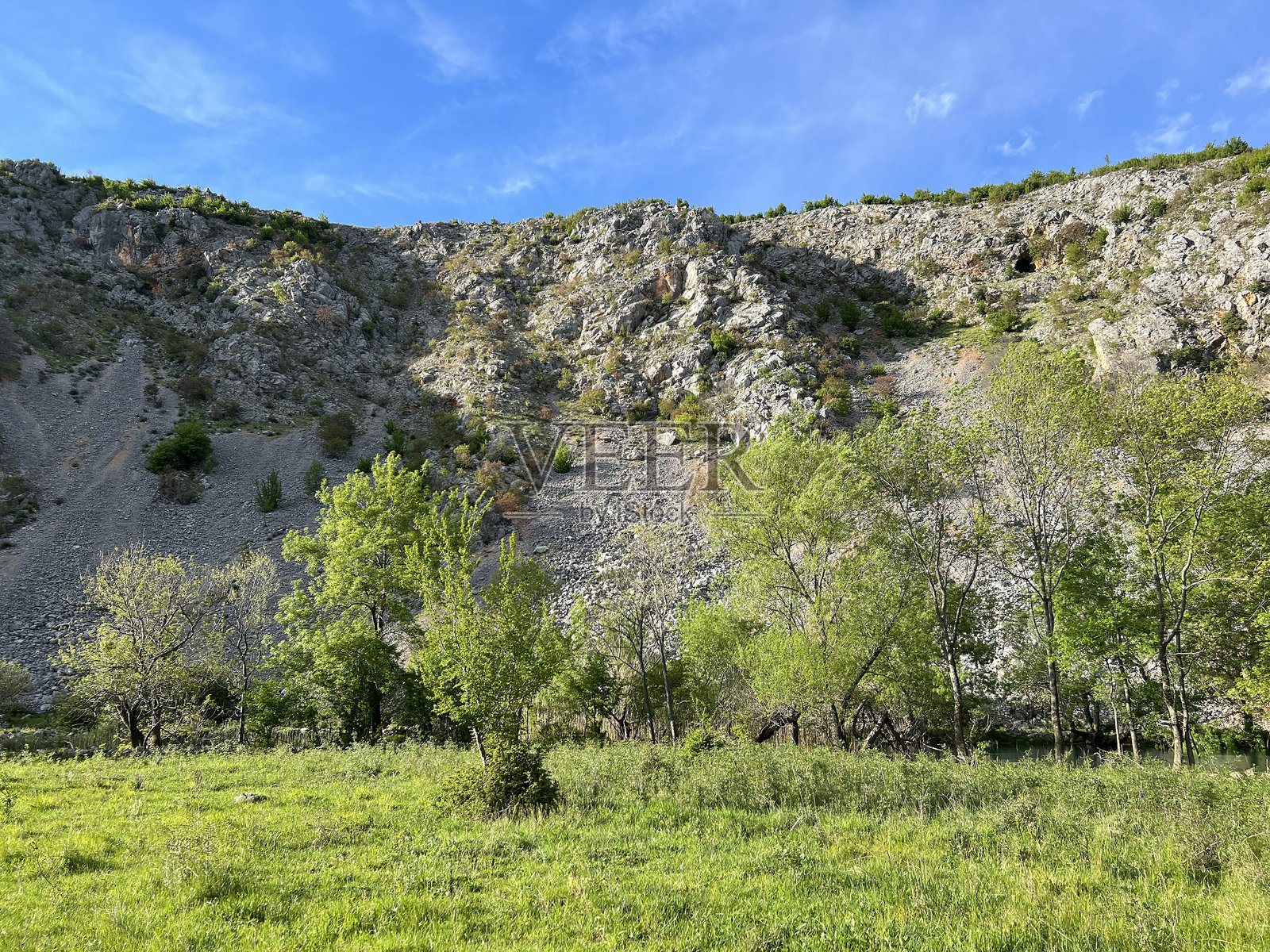 克鲁帕河峡谷,兹尔曼亚的右支流(维莱比特自然公园,克罗地亚)照片摄影图片