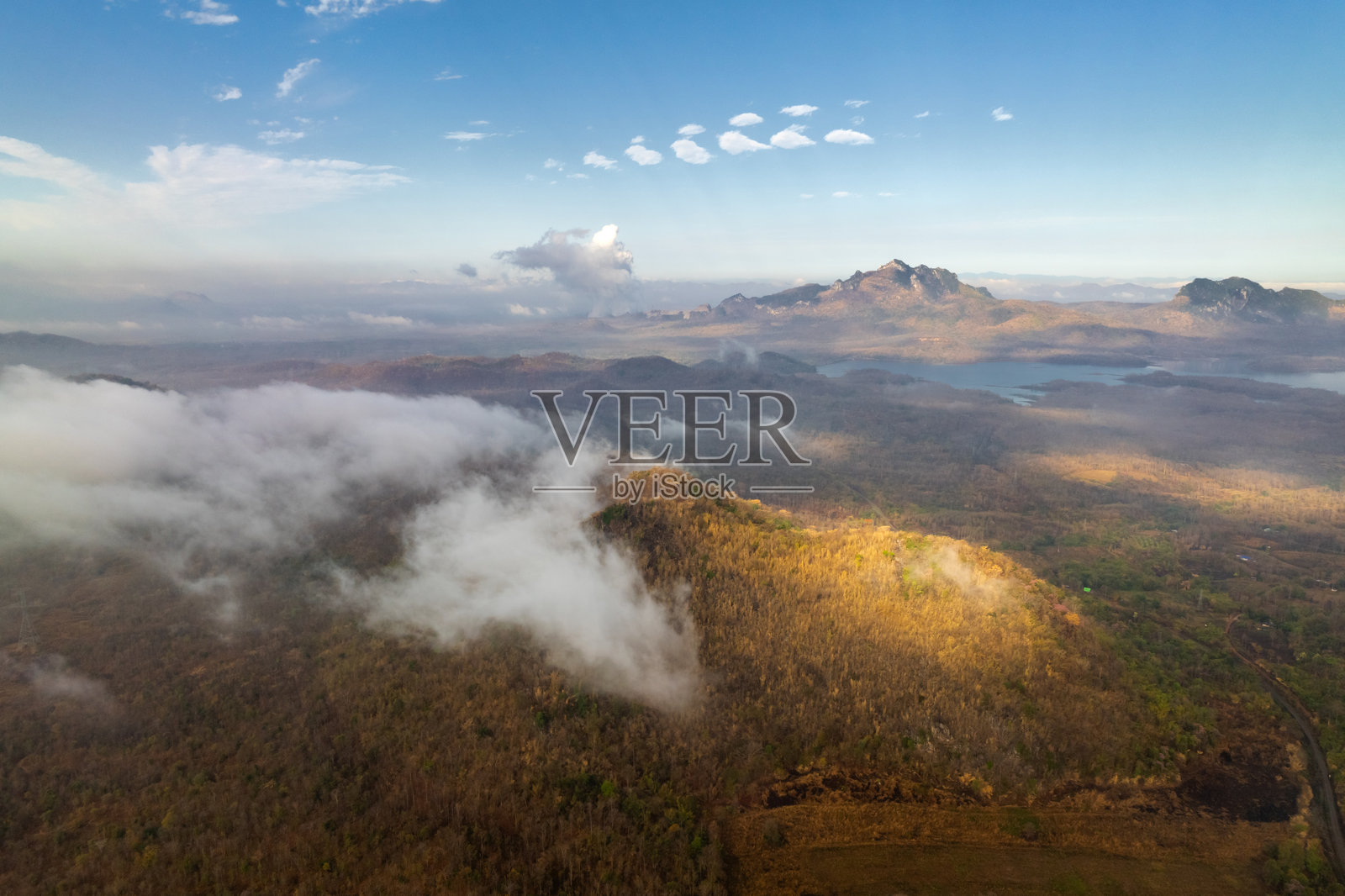 泰国兰帕省清晨的空中景观。照片摄影图片
