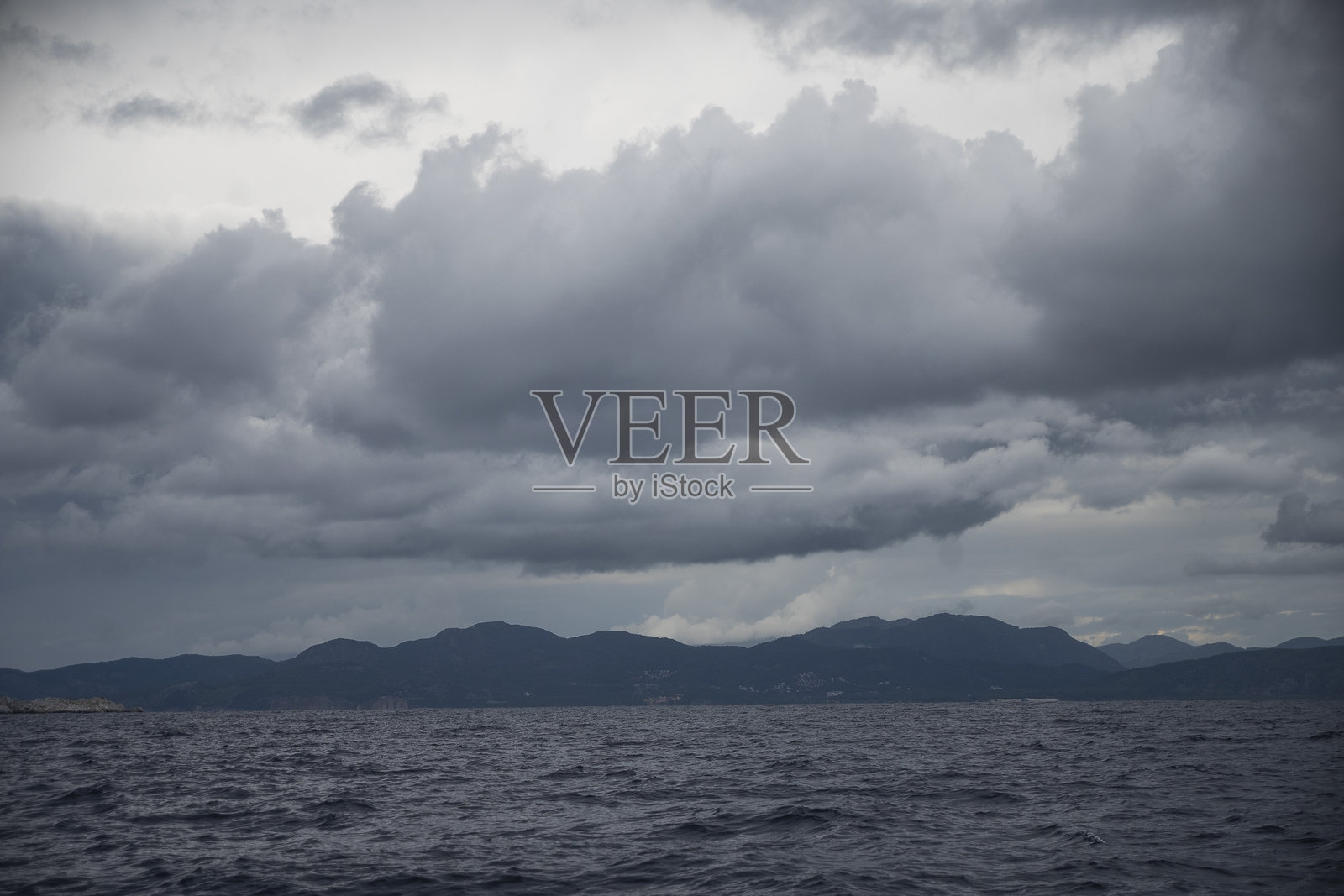 山脉与海洋照片摄影图片