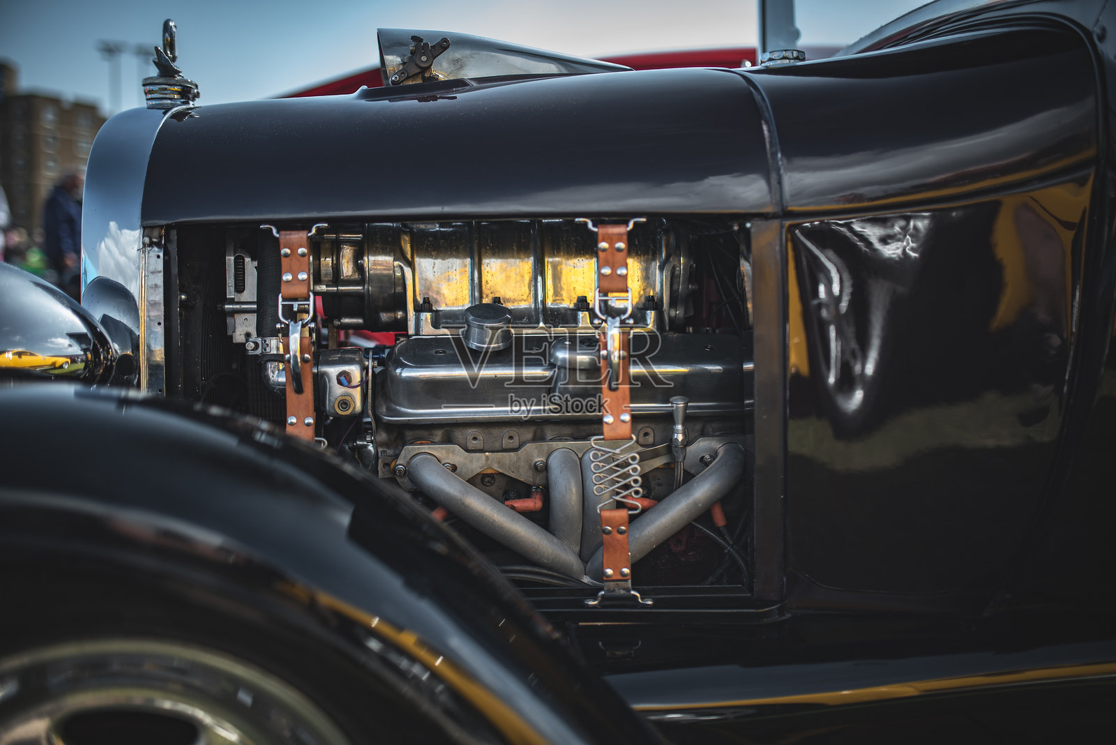 经典车展上复古汽车的干净修复发动机照片摄影图片