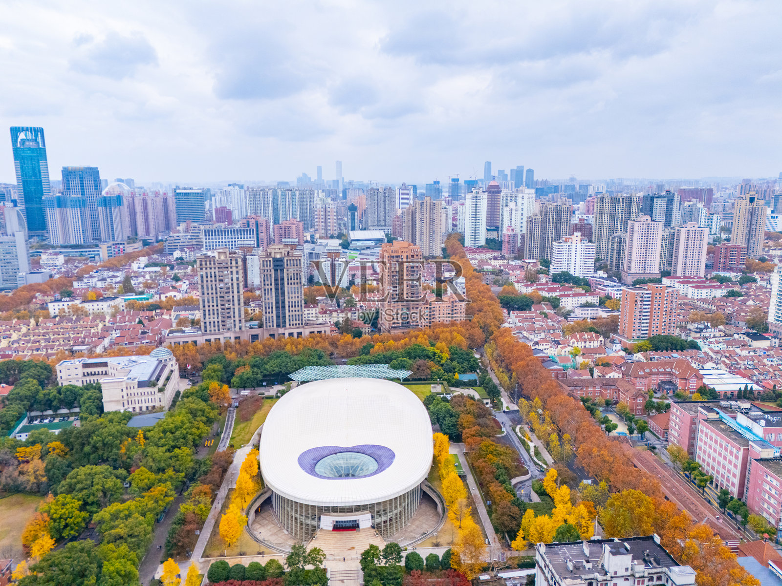 秋季上海天际线的鸟瞰图照片摄影图片