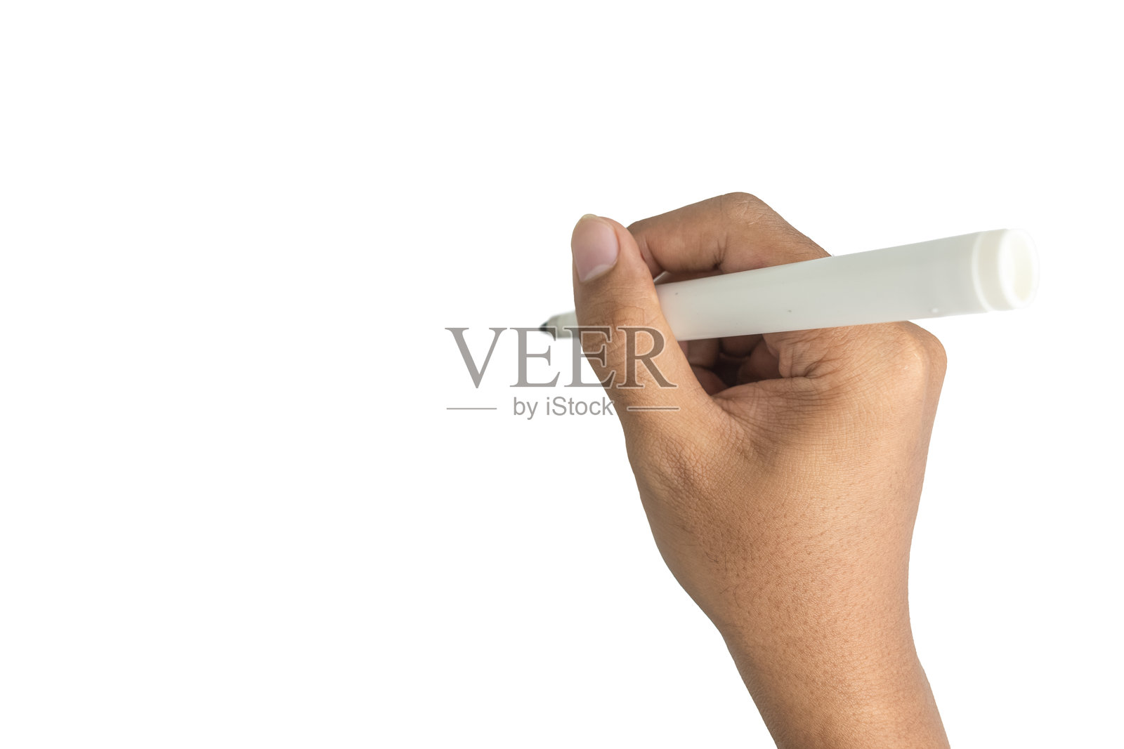 男性手握黑色马克笔,白色背景留有空白空间照片摄影图片