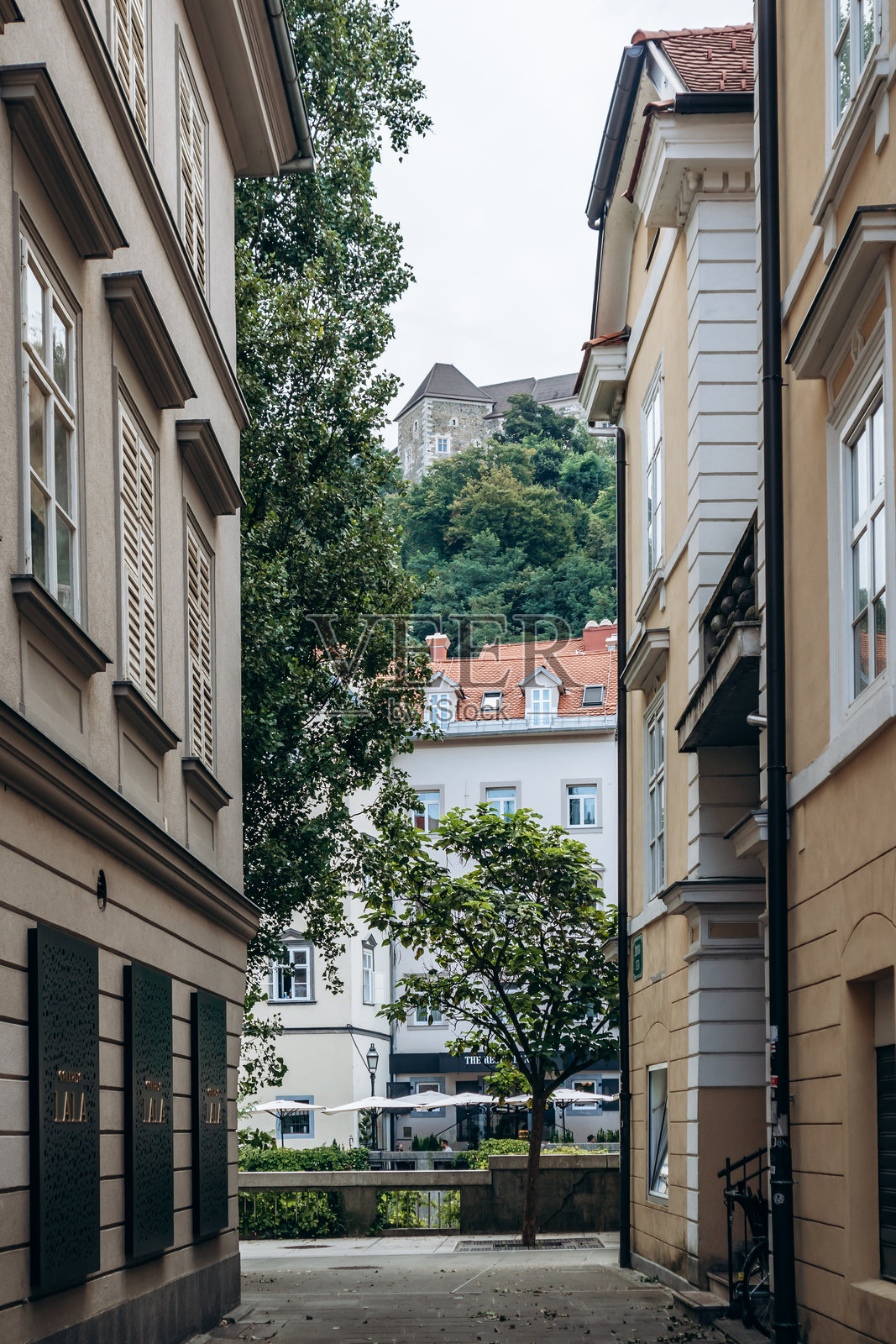 斯洛文尼亚卢布尔雅那 - 2024年8月14日:迷人而美丽的卢布尔雅那市中心,斯洛文尼亚的首都照片摄影图片