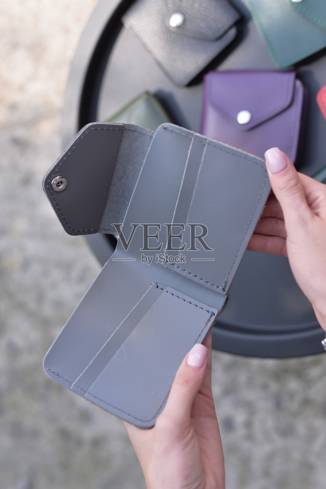 钱包很小照片摄影图片