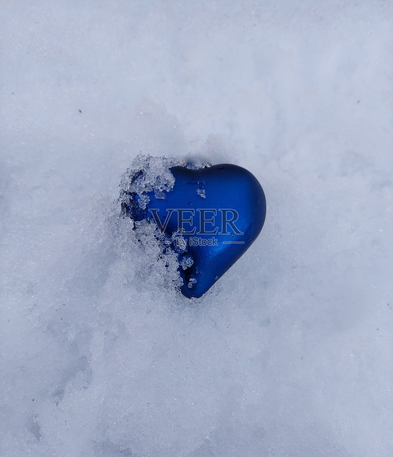 蓝色哑光塑料心形物件照片摄影图片