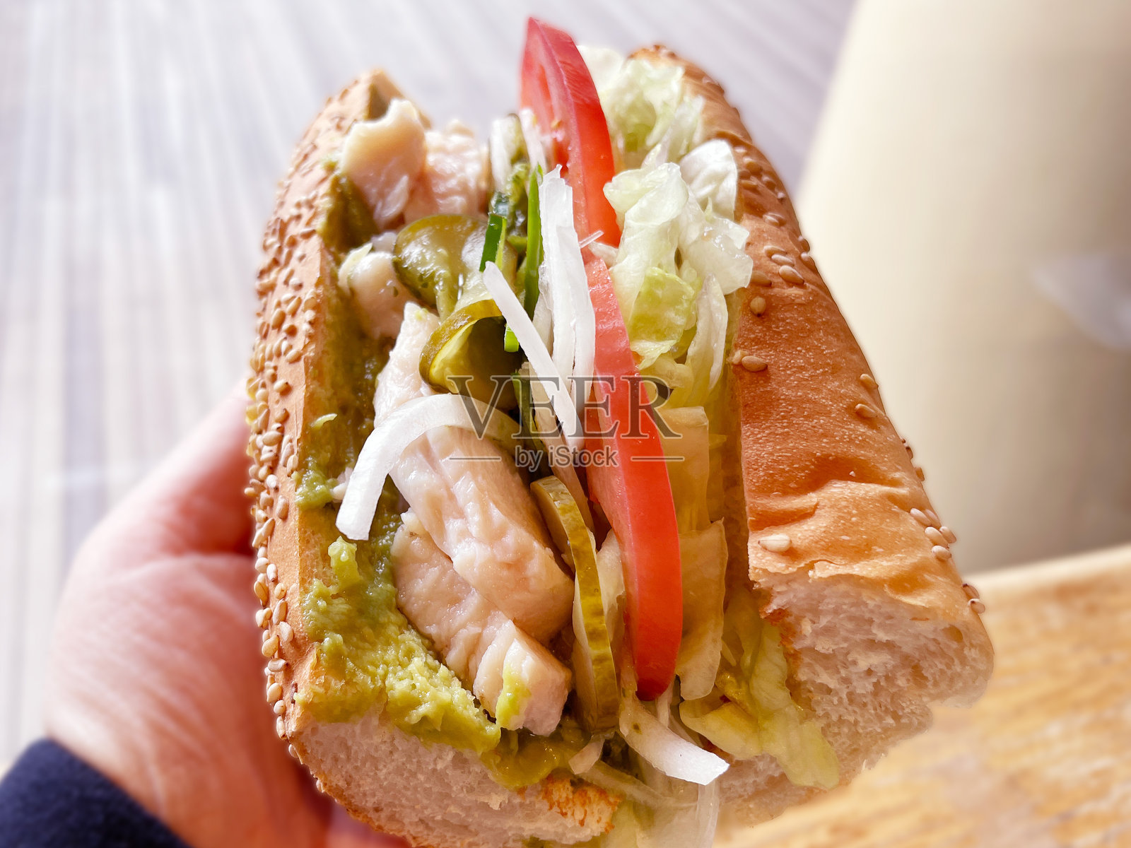 鳄梨、鸡肉和番茄三明治照片摄影图片