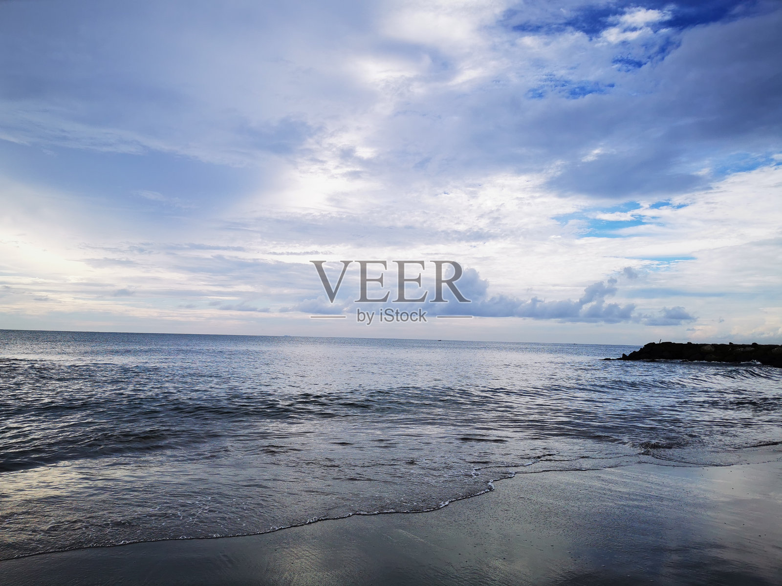 辽阔海洋与蓝天的壮丽景色照片摄影图片