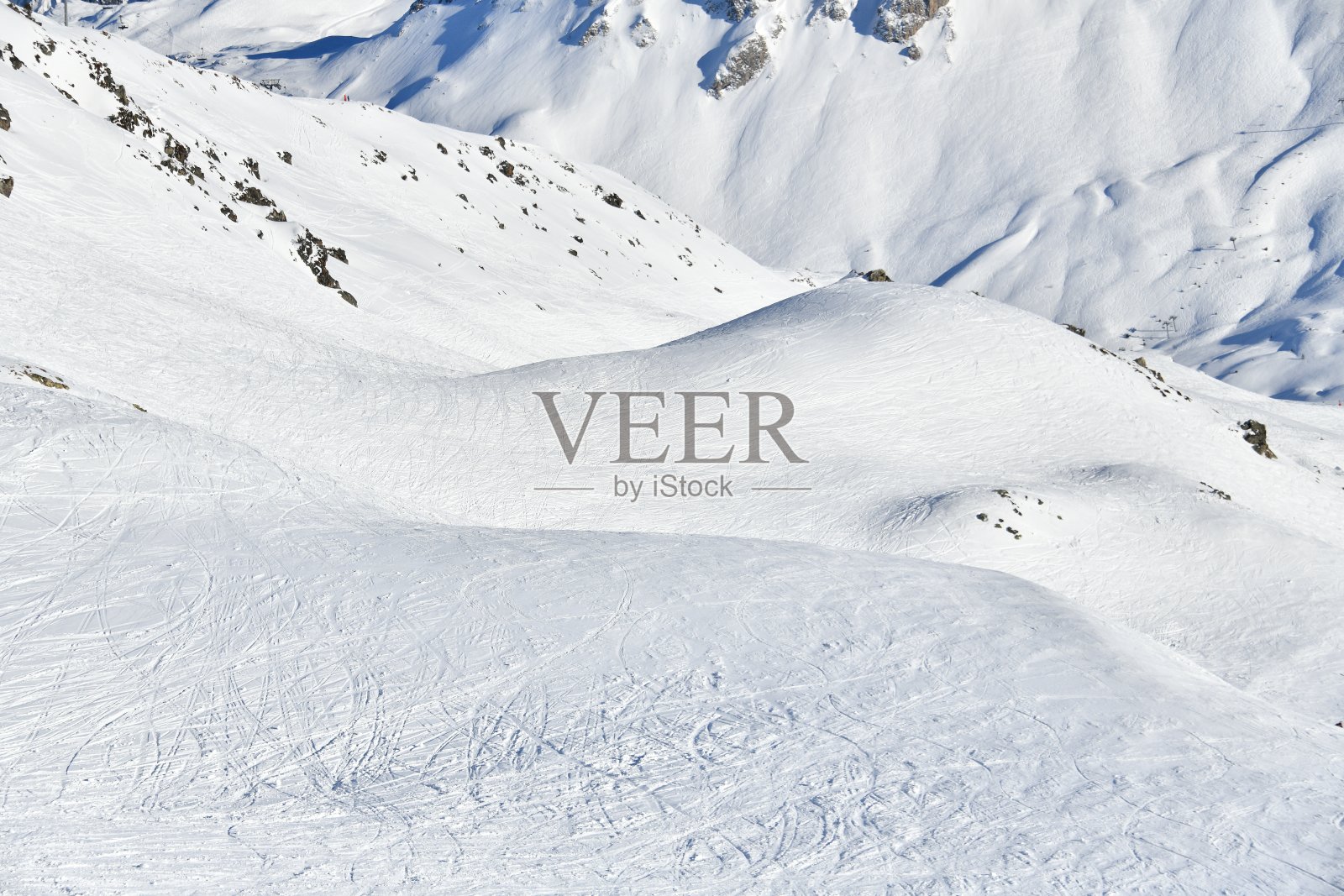 库尔舍瓦尔滑雪度假村的冬季滑雪坡道照片摄影图片