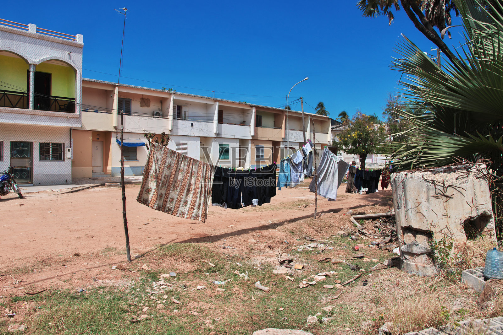 西非塞内加尔南部齐古因乔的复古建筑照片摄影图片