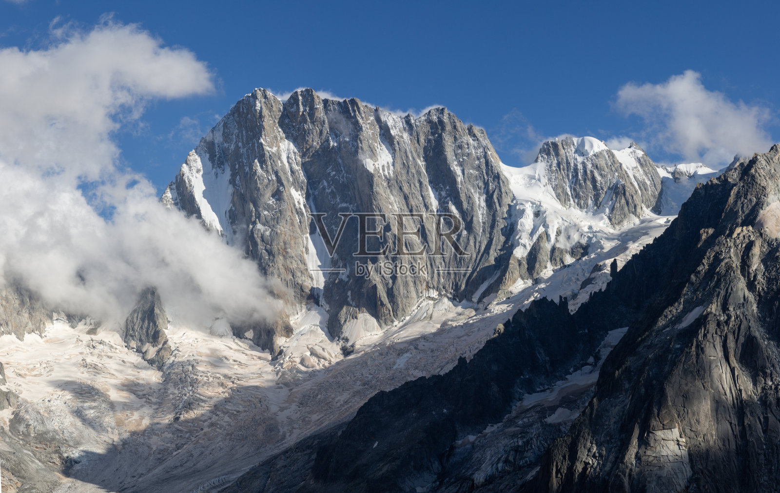 晚霞中的大乔拉斯峰。照片摄影图片