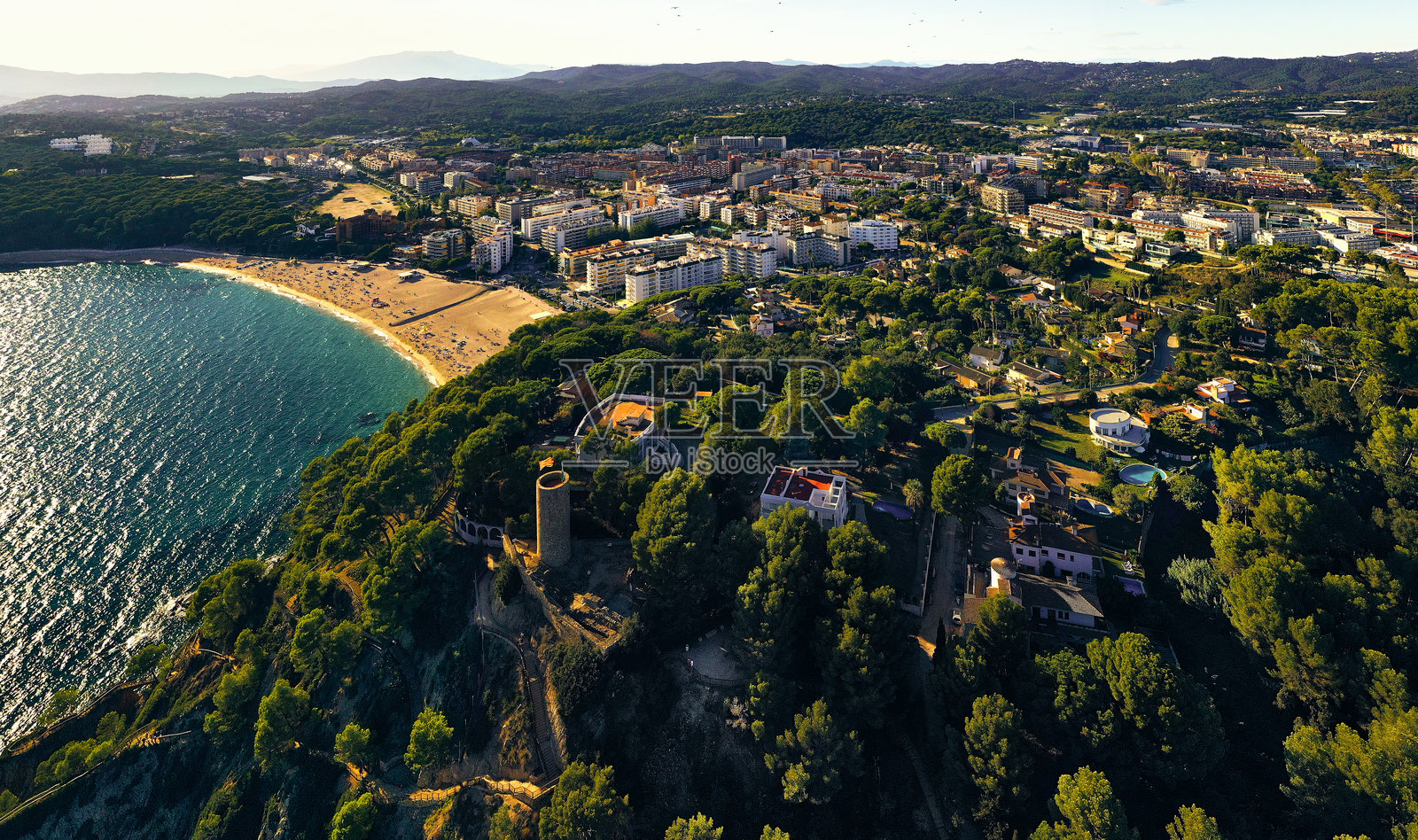 洛雷特海滩的标志性海岸线。费纳尔斯海滩。加泰罗尼亚,西班牙照片摄影图片