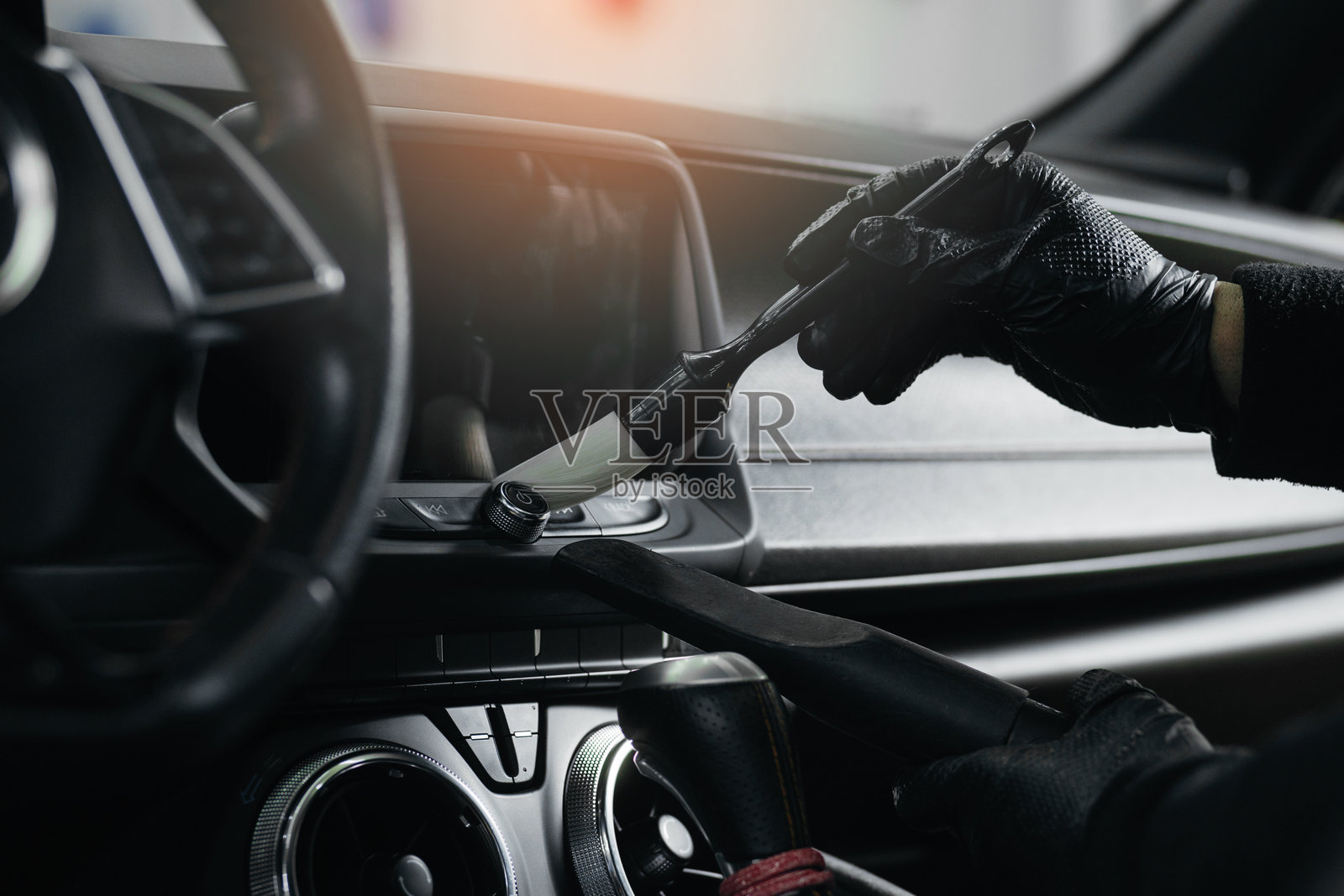 汽车内饰清洁。汽车美容。照片摄影图片