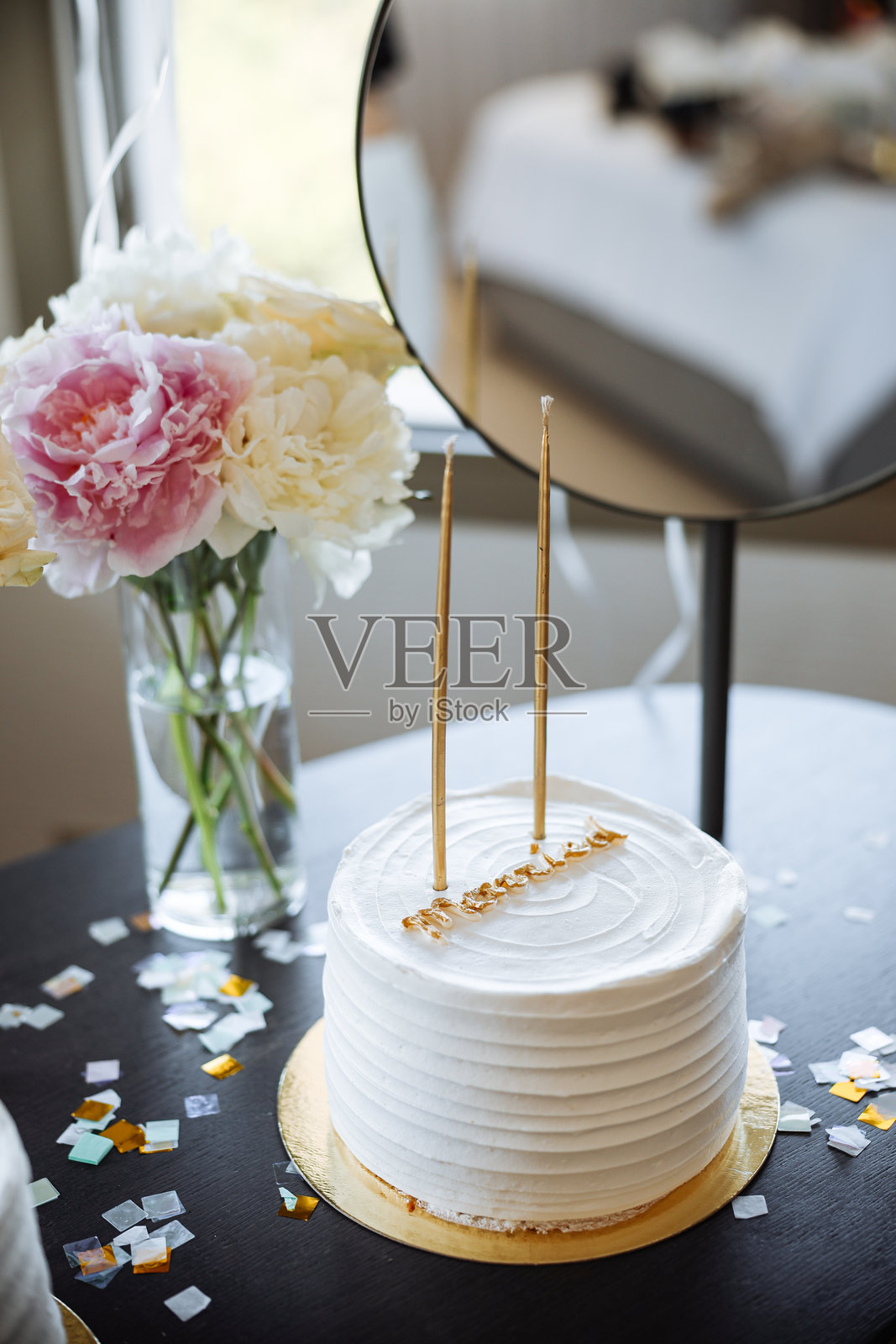 酒店房间里的新娘信件气球照片摄影图片