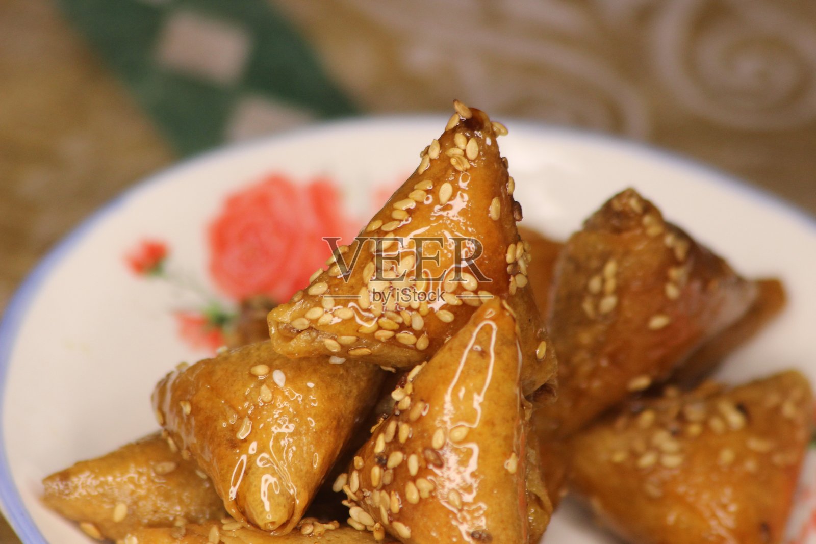 布里瓦特或布里乌瓦特特写,传统摩洛哥糕点照片摄影图片