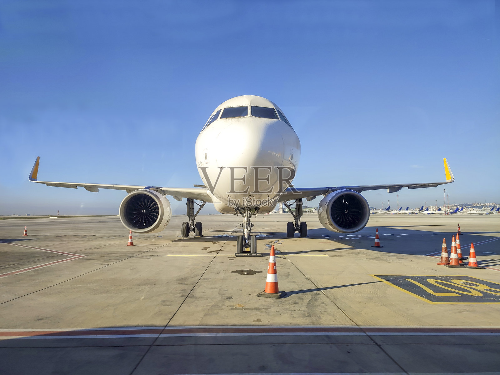 伊斯坦布尔土耳其萨比哈·戈克琴机场的飞机照片摄影图片