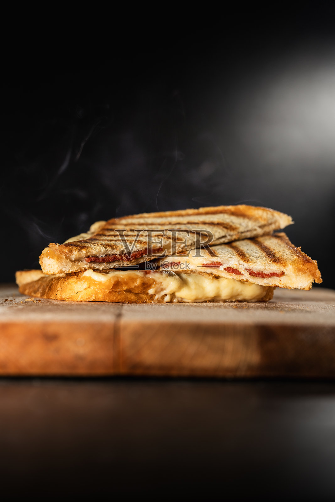 奶酪香肠吐司照片摄影图片