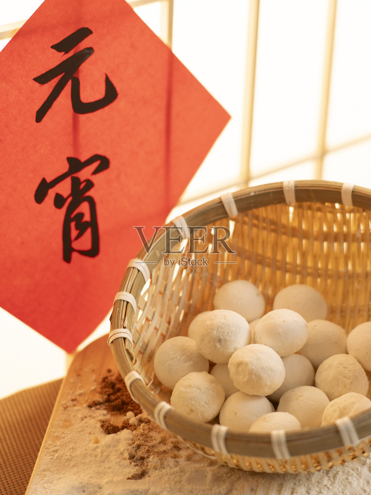 制作汤圆和元宵,庆祝元宵节照片摄影图片