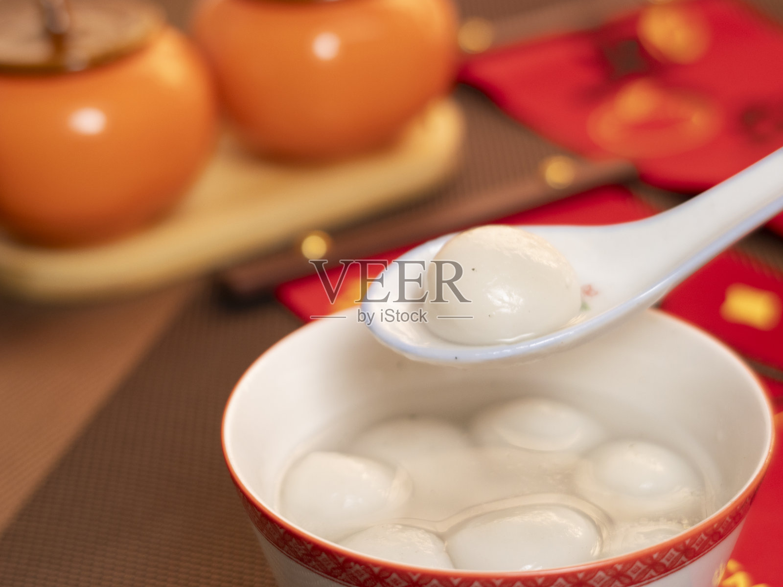 制作汤圆和元宵,庆祝元宵节照片摄影图片