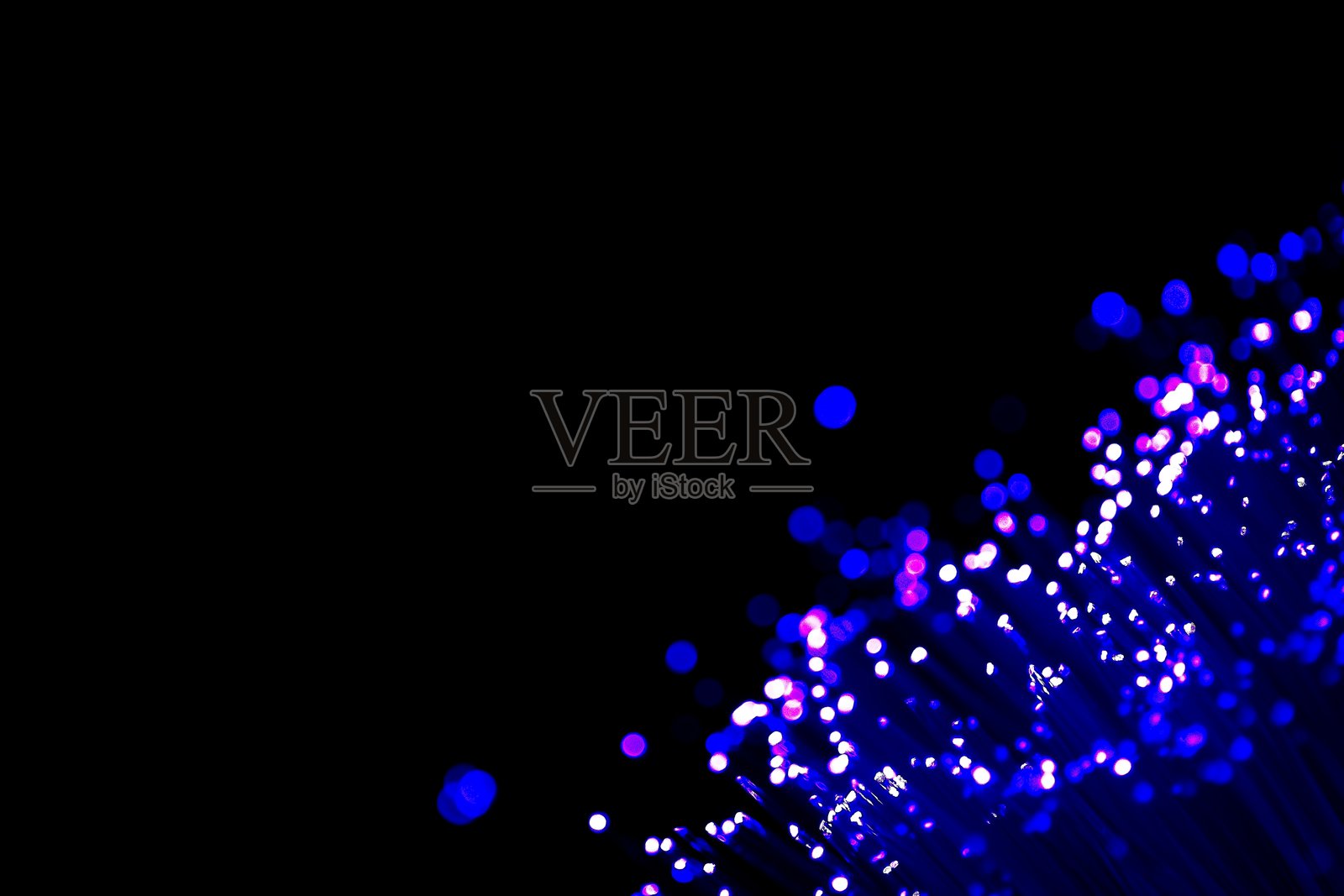 黑色背景上的抽象光纤灯光散景。照片摄影图片