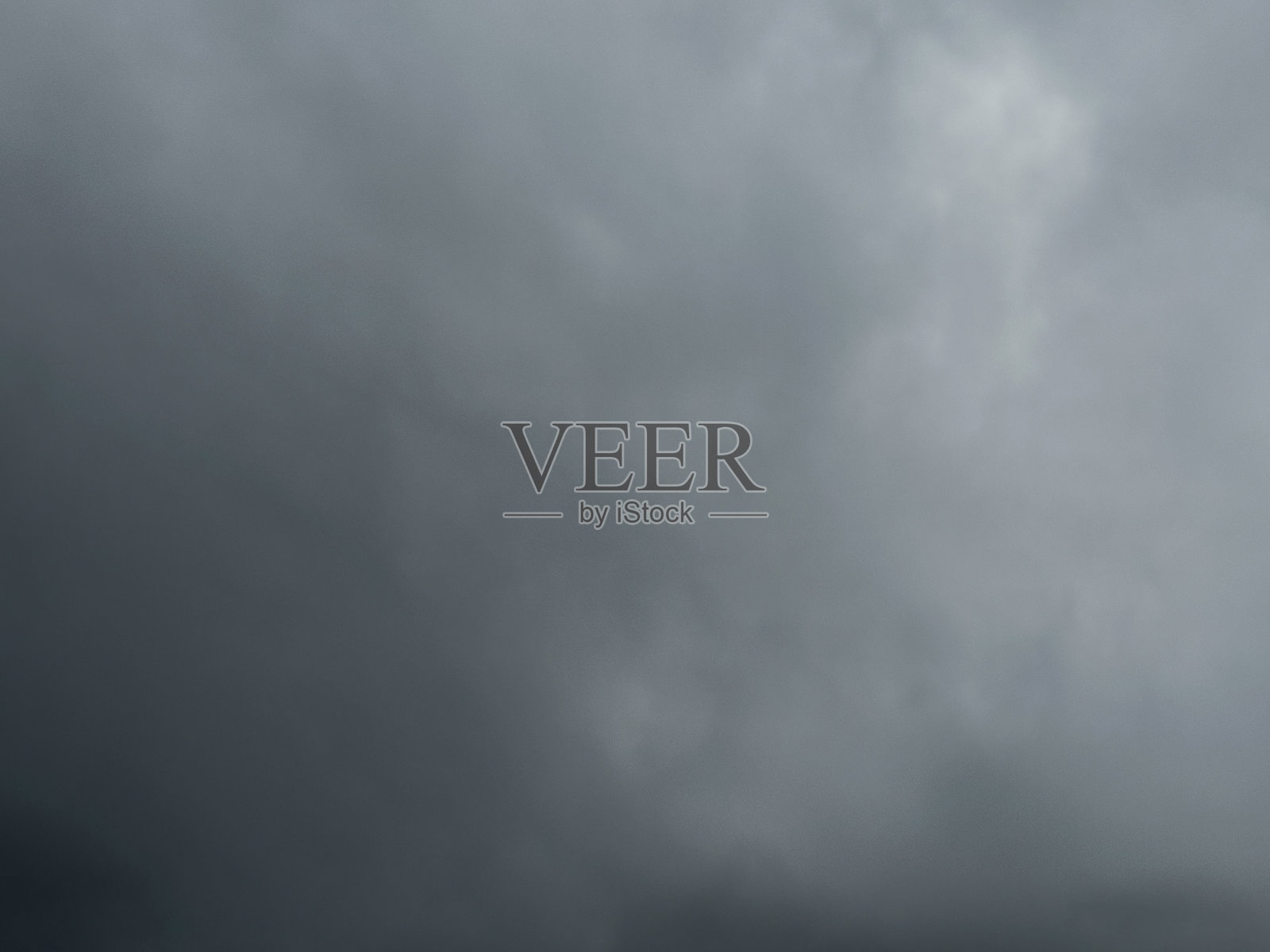 阴暗灰色的暴风雨天空照片摄影图片