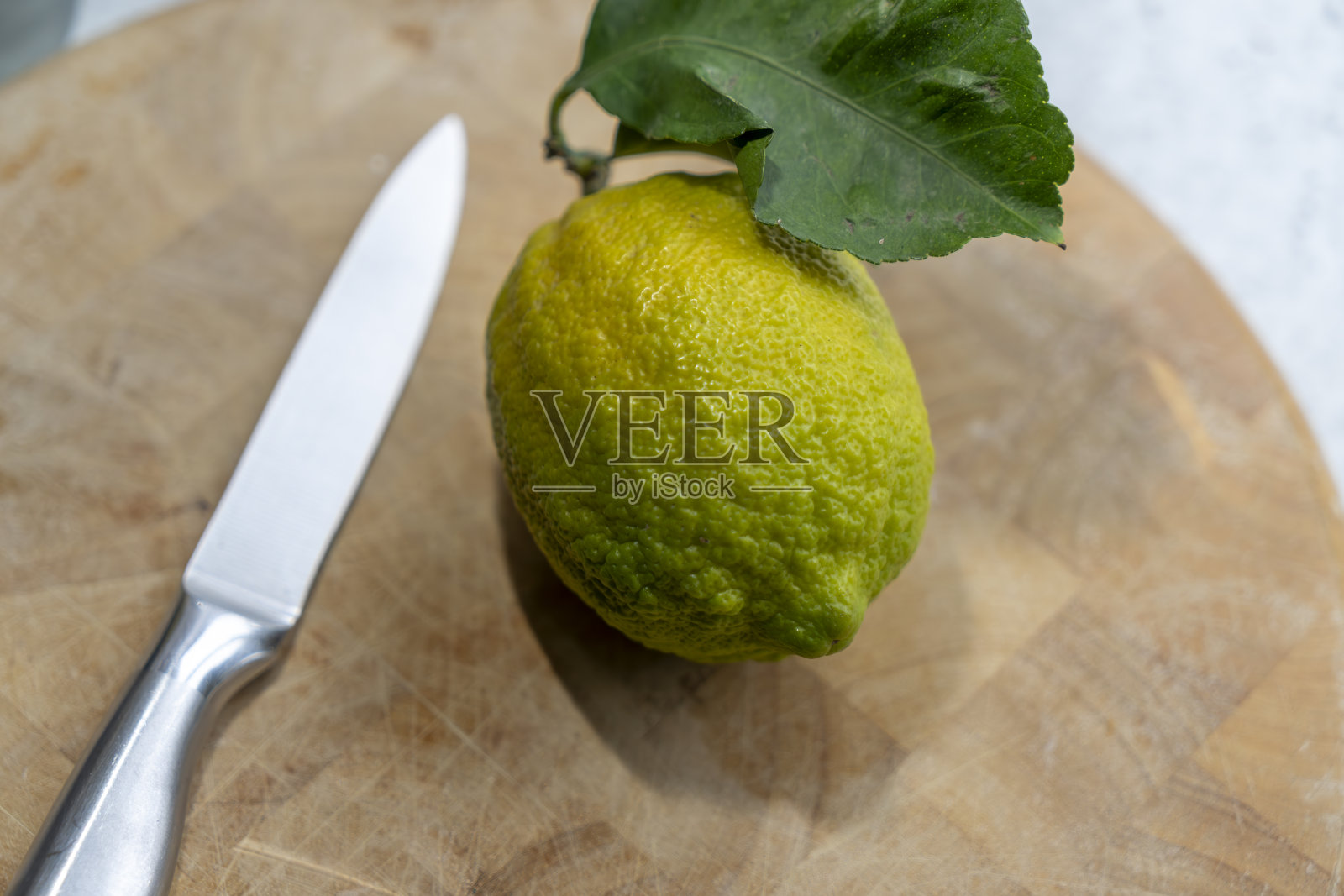 一个成熟的柠檬照片摄影图片