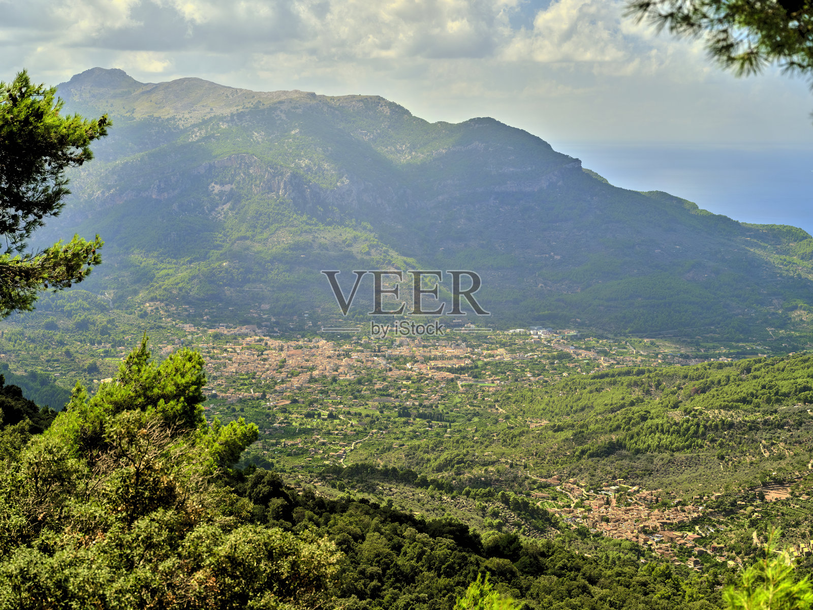 马洛卡,西班牙的特拉蒙塔纳山脉中的隐秘村庄照片摄影图片