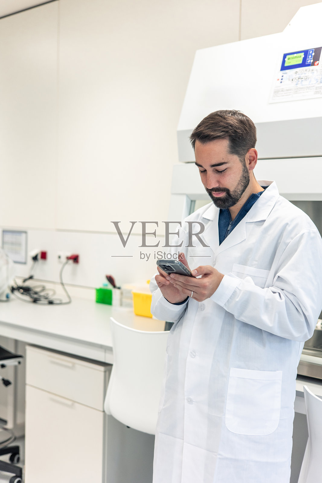 科学家在实验室使用手机照片摄影图片