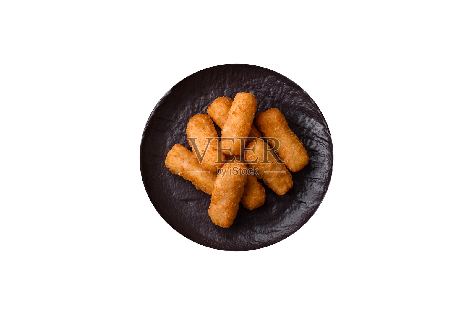 美味的脆皮奶酪棒,配有马苏里拉奶酪、盐和香料照片摄影图片