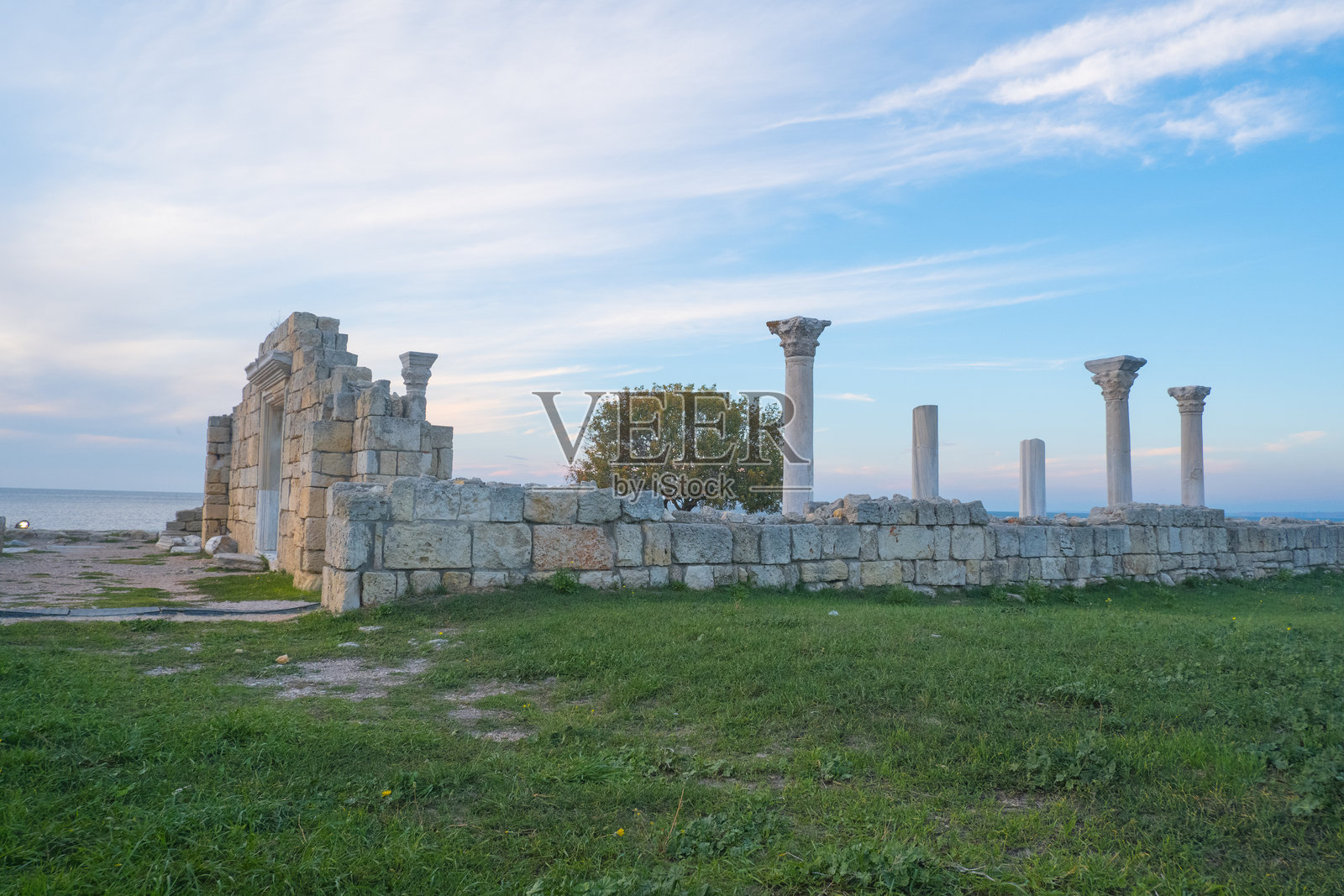 古老的柱子,克里米亚塞瓦斯托波尔的塔乌里德赫尔松遗址照片摄影图片