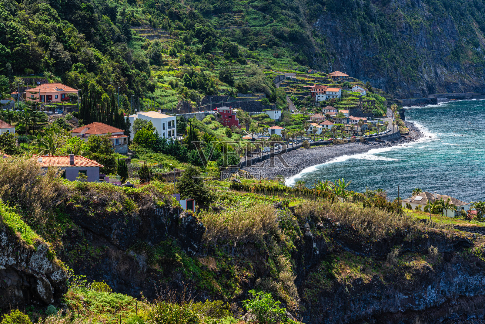 在葡萄牙马德拉岛的塞伊沙尔美丽村庄,阳光明媚的夏日风景。照片摄影图片
