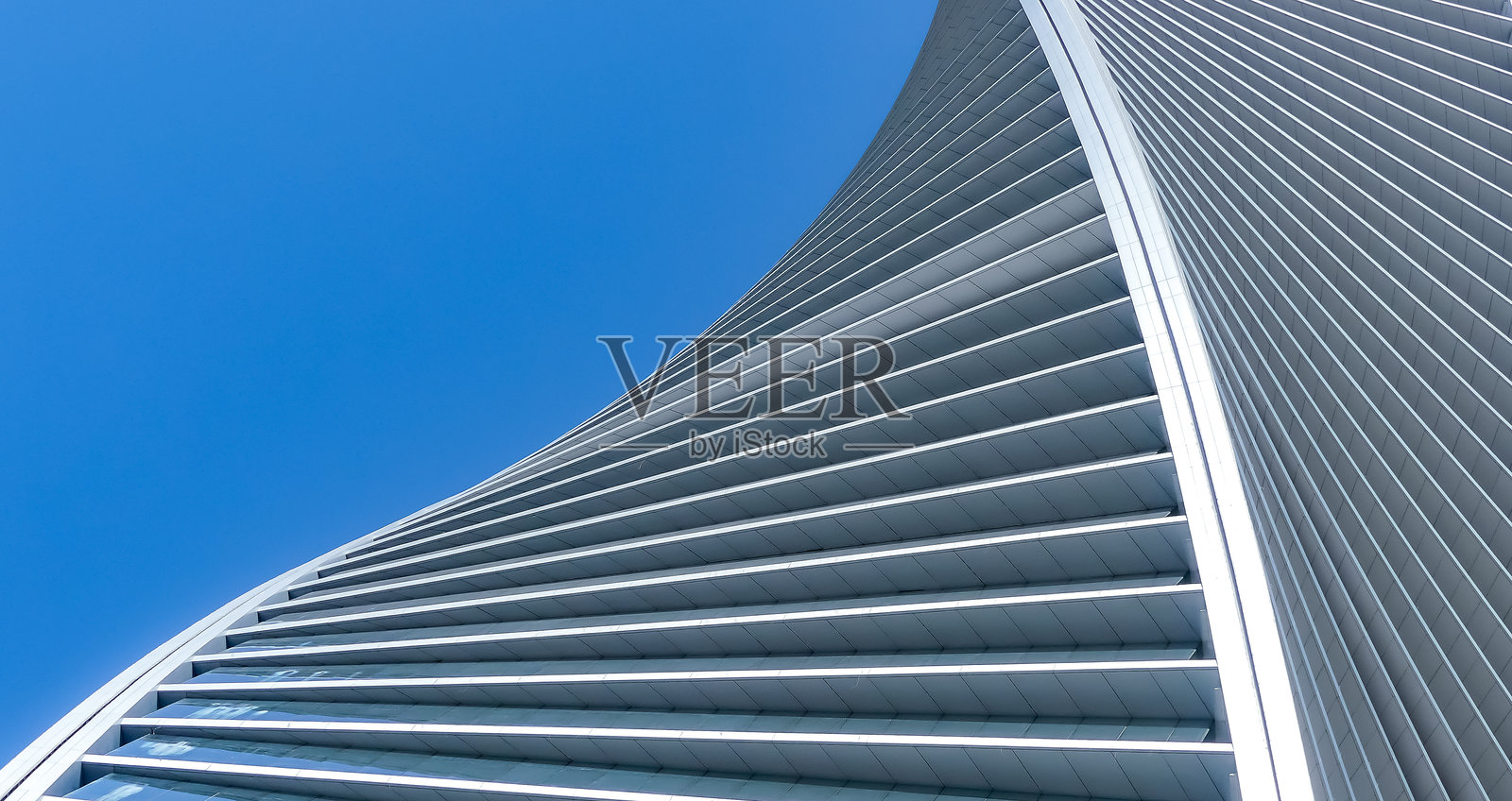 令人惊叹的未来派摩天大楼建筑,位于沙特阿拉伯利雅得照片摄影图片