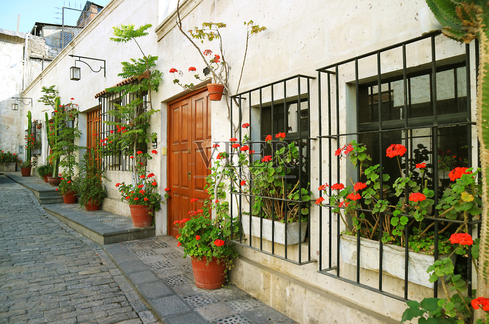 白城,秘鲁阿雷基帕的昵称,城市的大部分建筑由白色火山岩西拉尔石建成,南美洲。照片摄影图片