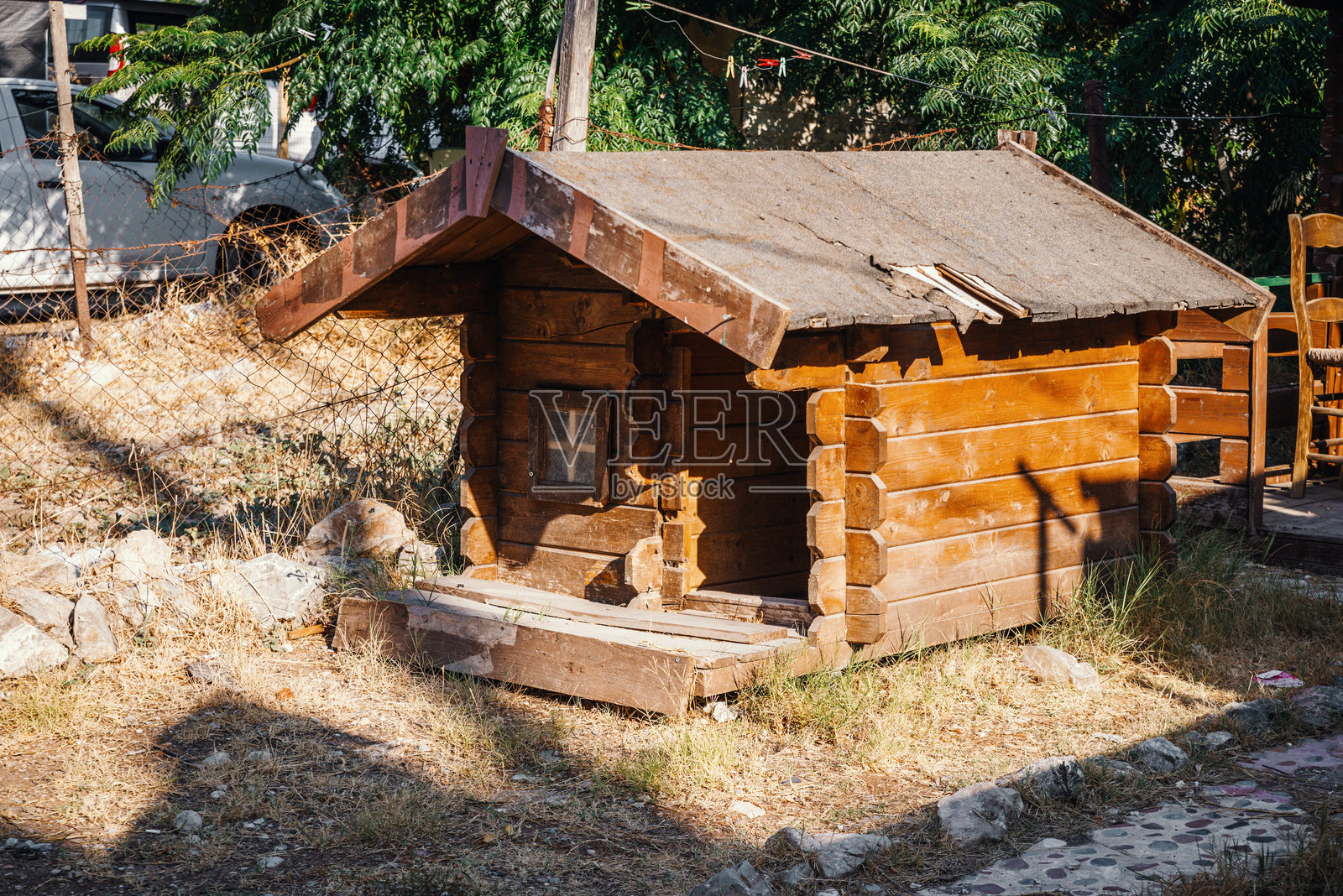 希腊美丽的木制狗屋照片摄影图片