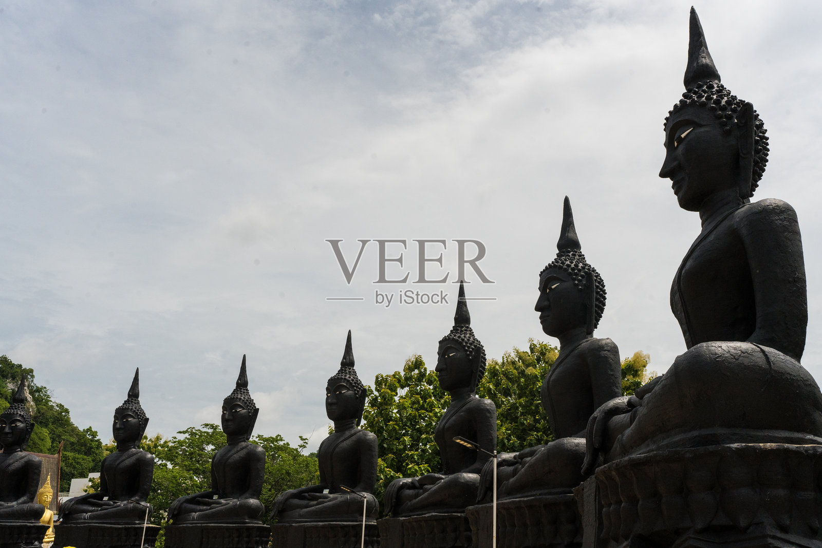 泰国萨拉武里省的瓦特塔姆克拉博克寺照片摄影图片