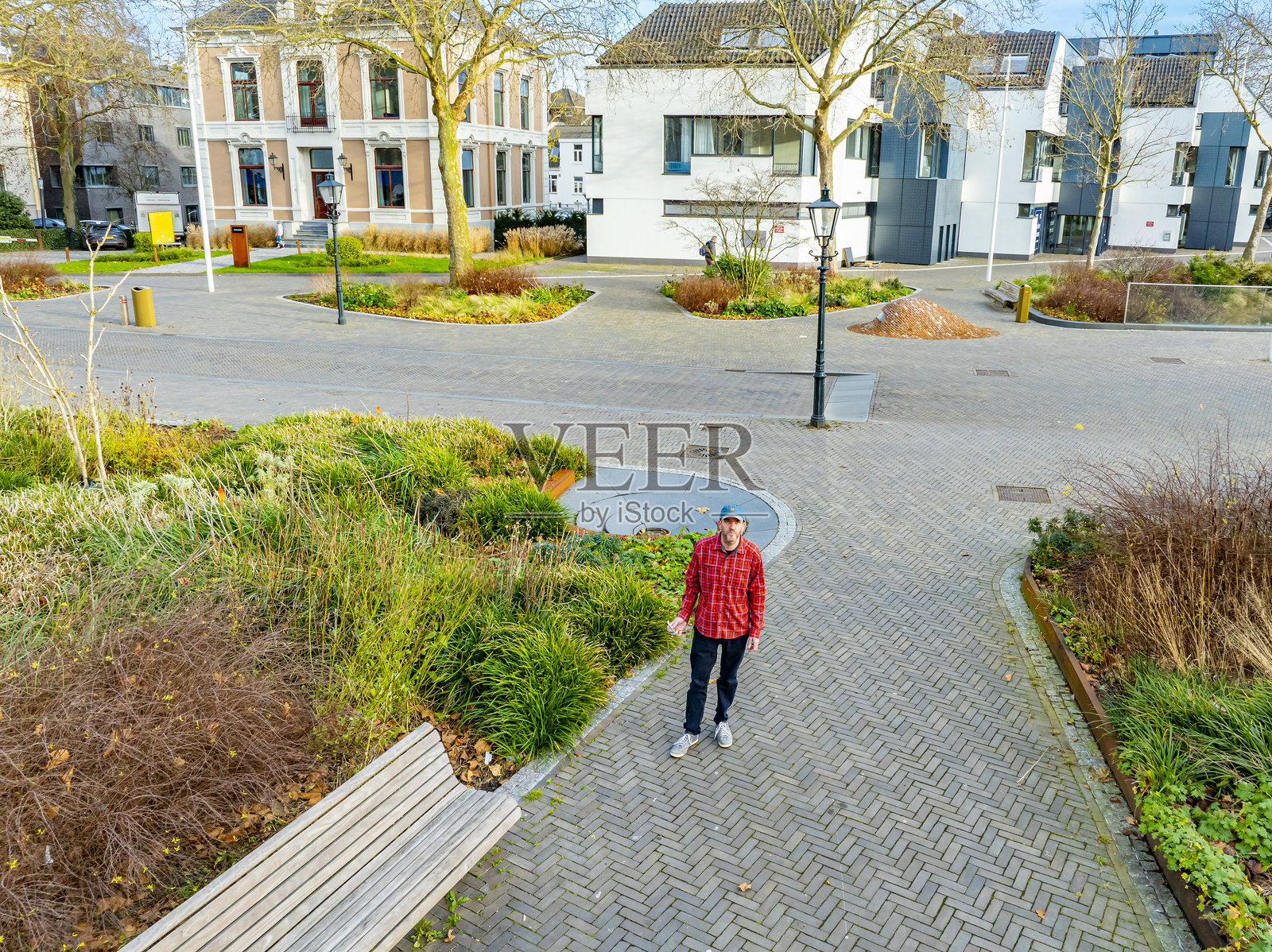 从高处俯瞰城市中的自然景观照片摄影图片