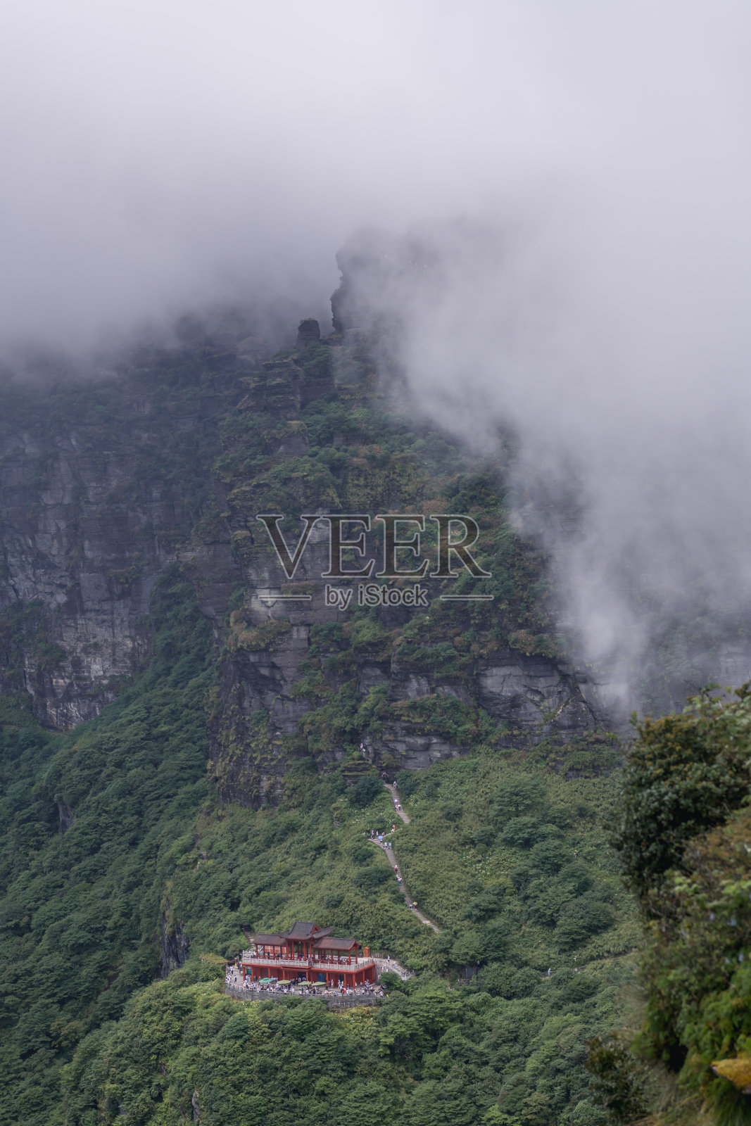 贵州梵净山新金顶的小型佛教亭阁照片摄影图片