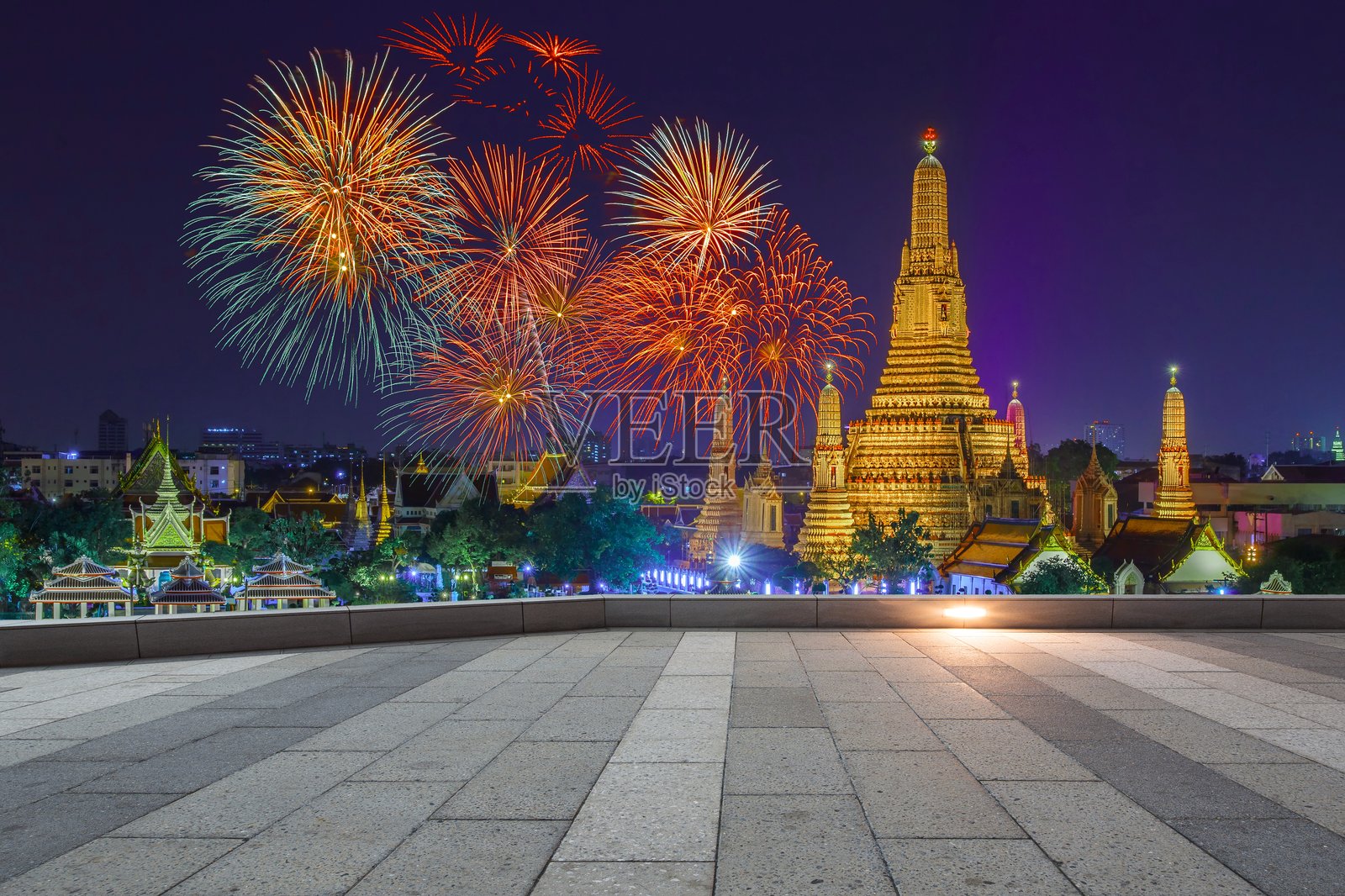 亚洲城市庆祝夜晚烟花户外景观城市风光旅行公园照片摄影图片