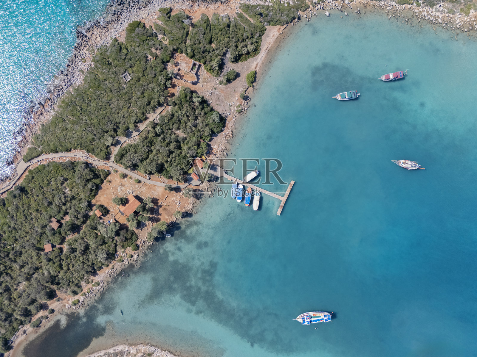 土耳其穆拉省马尔马里斯的塞迪尔岛和奥拉塔岛的鸟瞰图。2024年7月。照片摄影图片