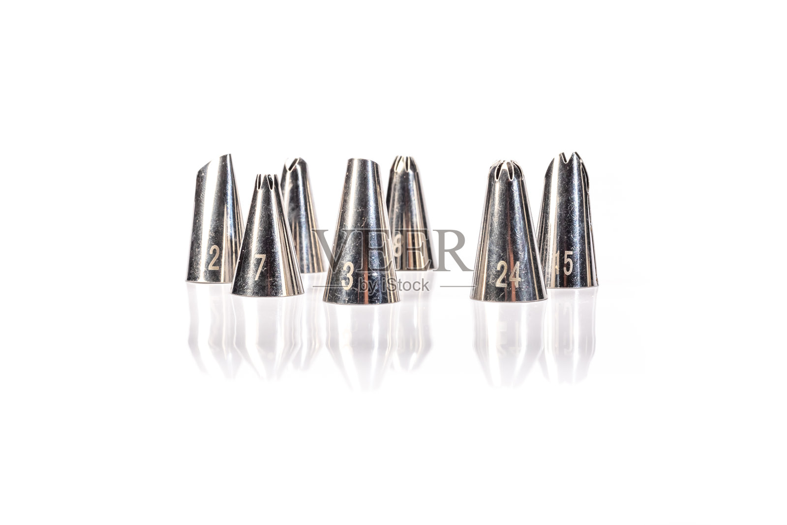 白色背景下的厨房插座在工作室中照片摄影图片