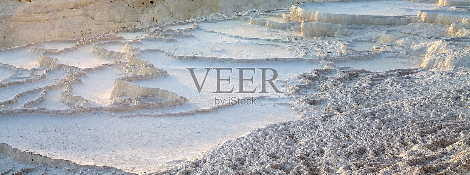 土耳其西南部的帕穆卡莱自然景观在日落时分照片摄影图片