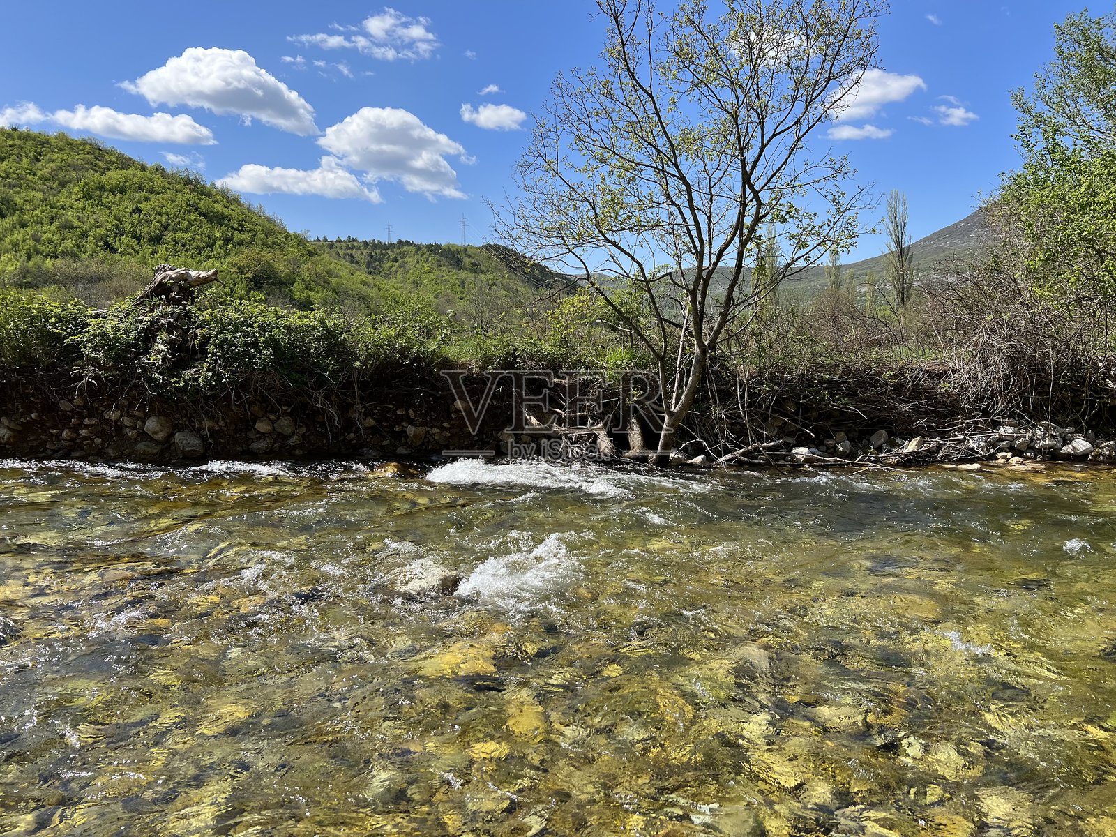 兹尔马尼亚河的上游及其源头附近(克罗地亚维莱比特自然公园)照片摄影图片