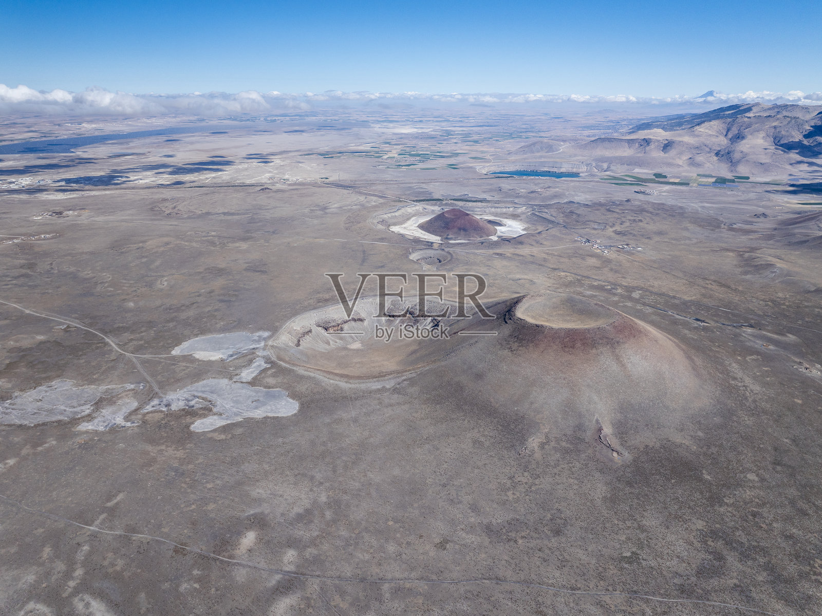 梅克火山口湖照片摄影图片