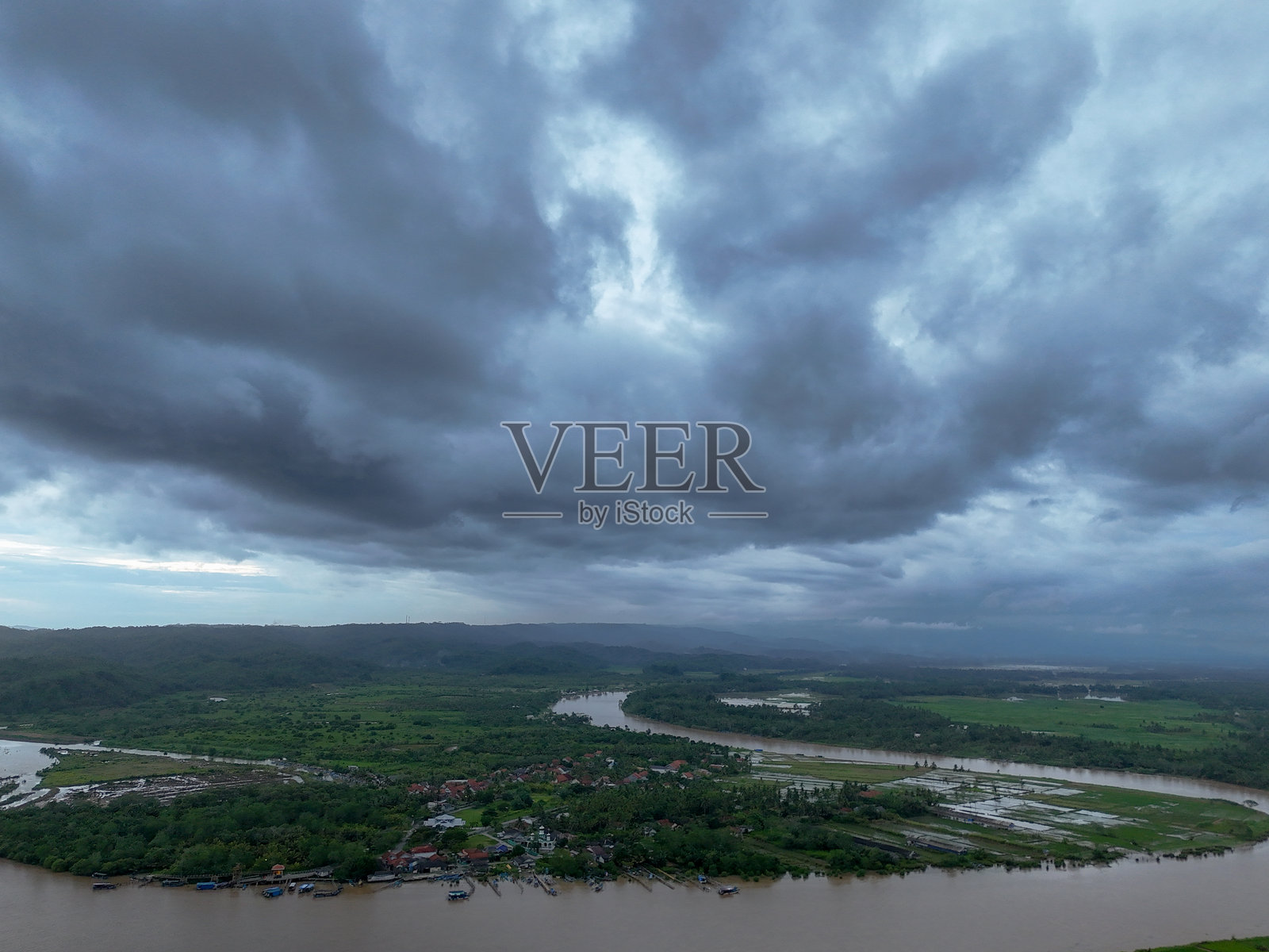 多云的天空照片摄影图片