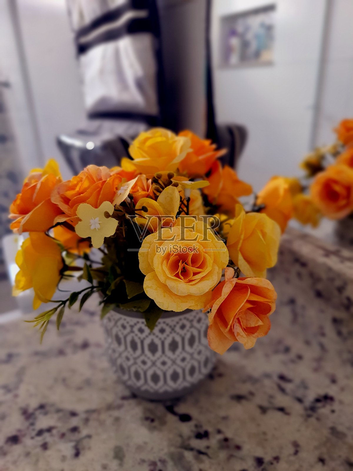 人造黄色玫瑰照片摄影图片